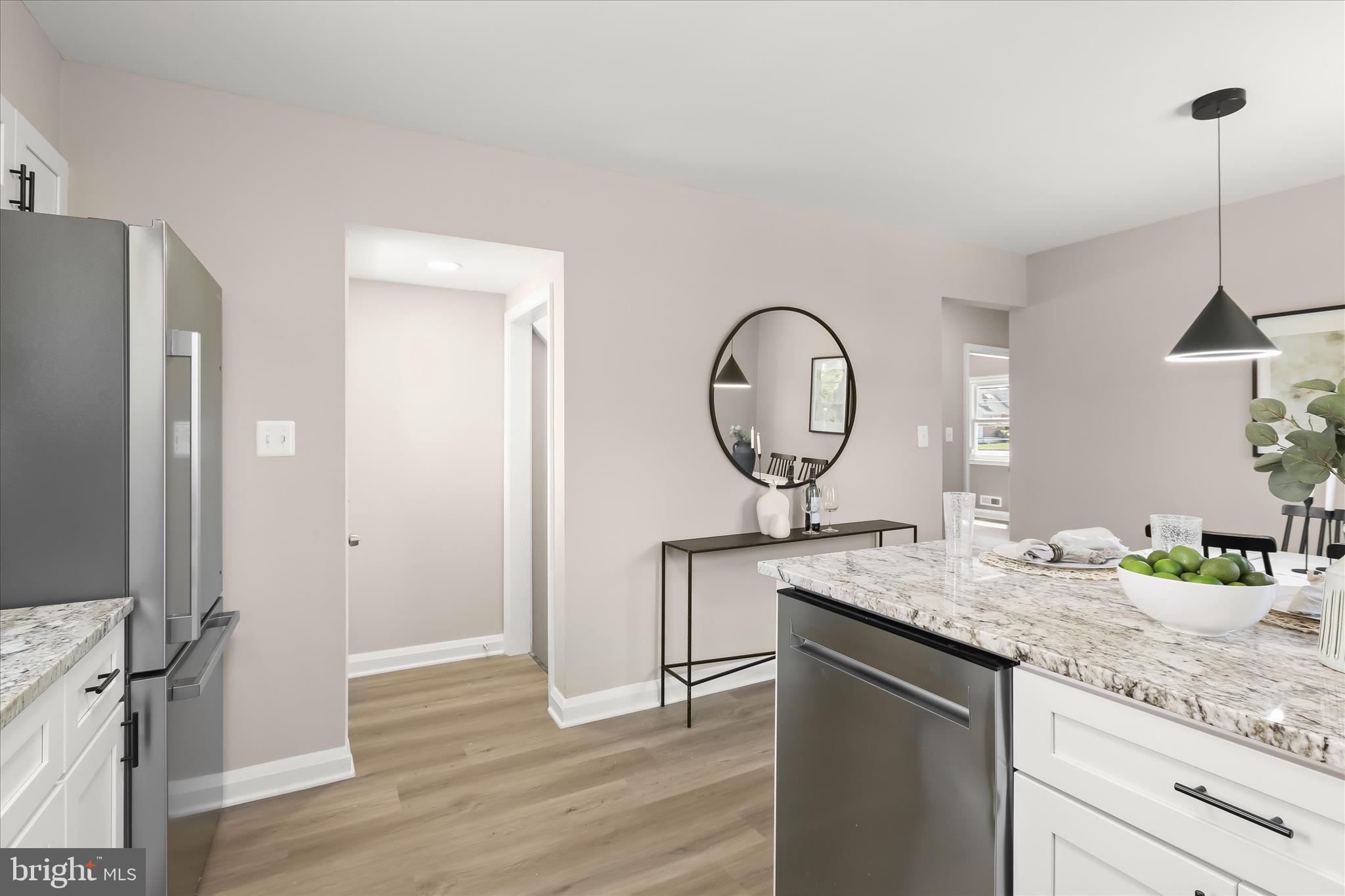 LARCHMONT MANOR - Residential