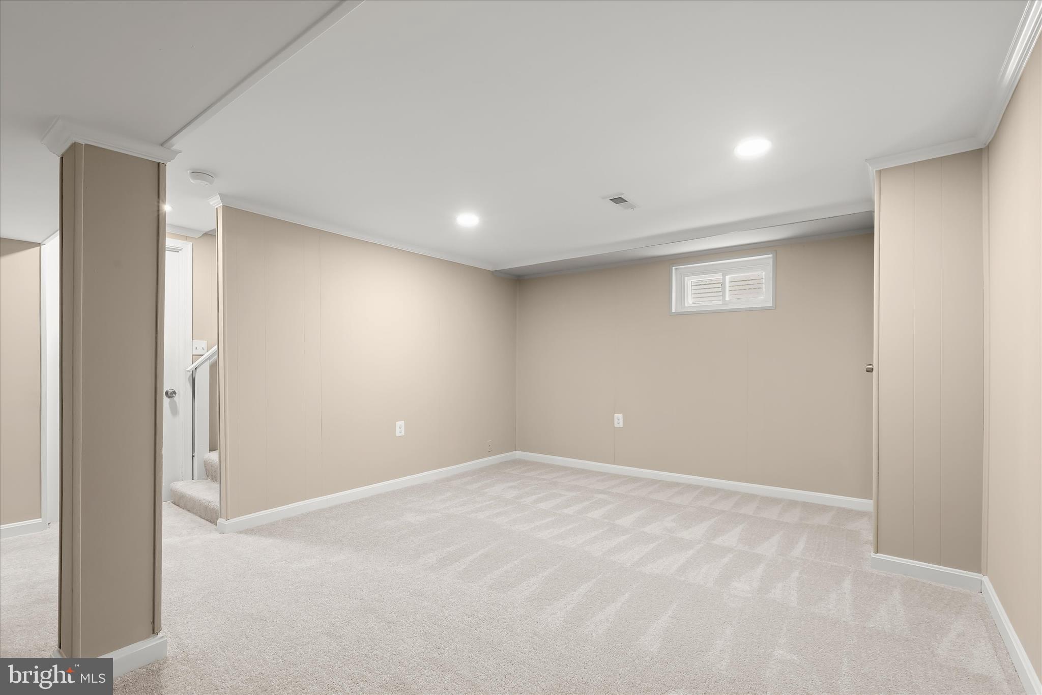 LARCHMONT MANOR - Residential