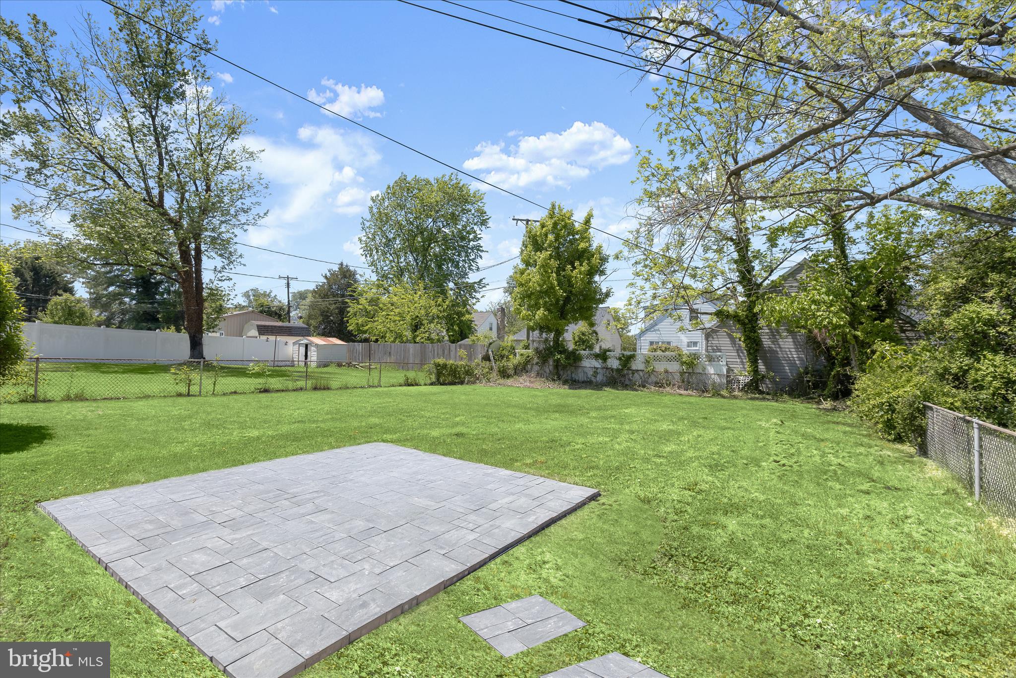 LARCHMONT MANOR - Residential