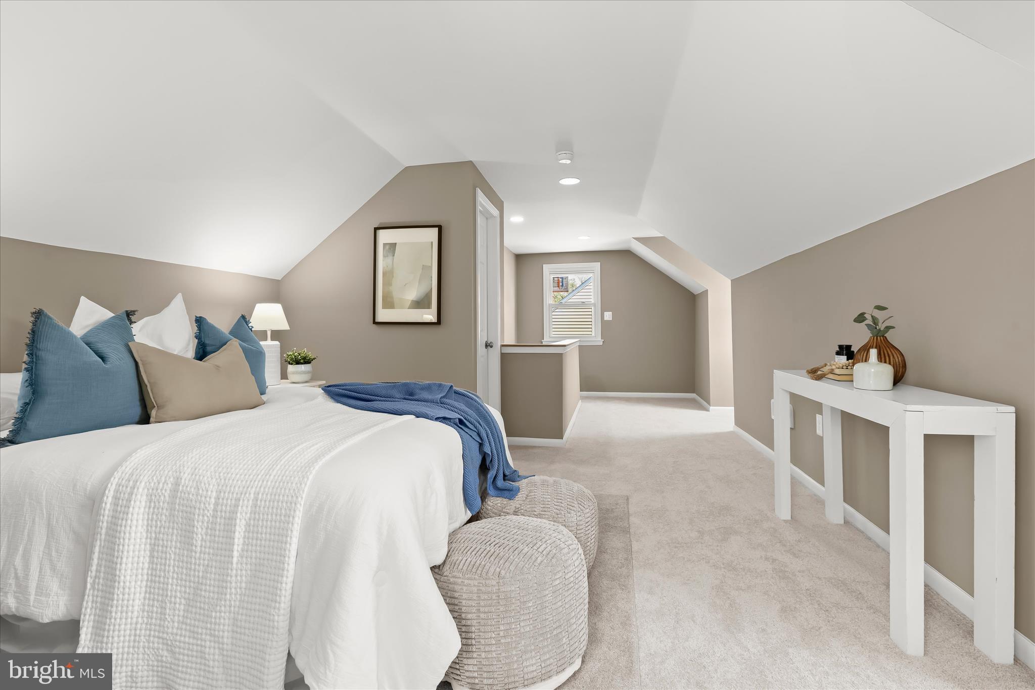 LARCHMONT MANOR - Residential