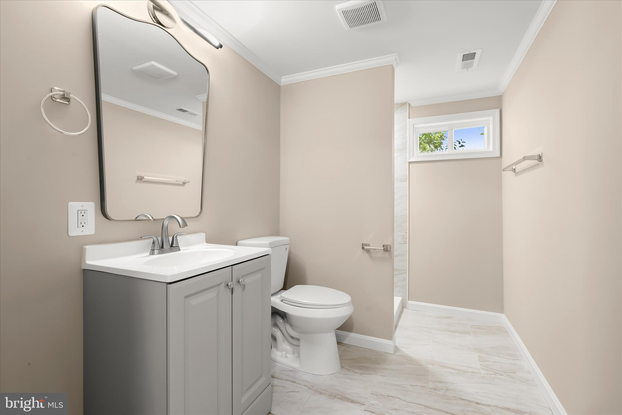 LARCHMONT MANOR - Residential