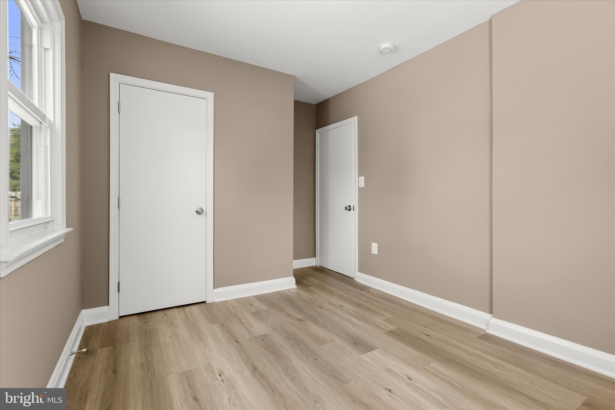 LARCHMONT MANOR - Residential