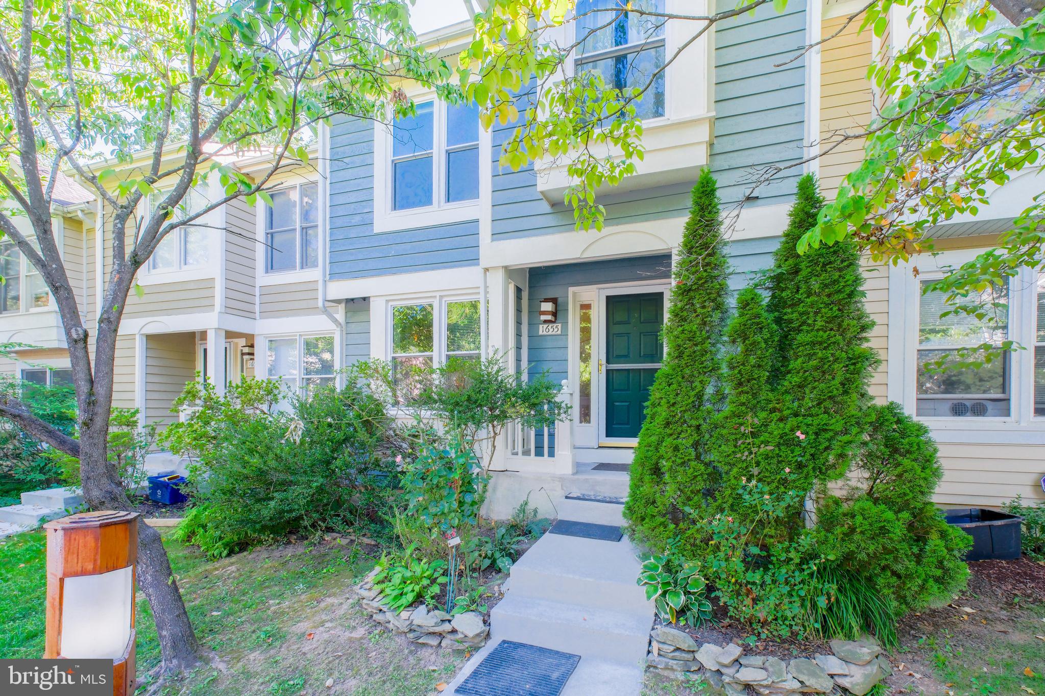 1655 OAK SPRING WAY