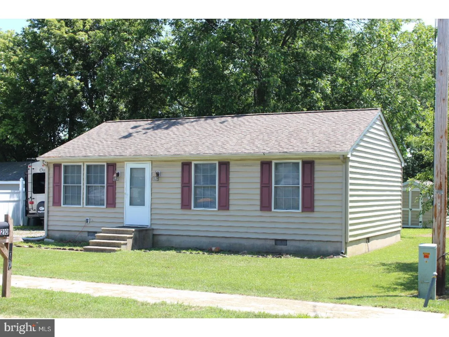 210 W High Street, Felton, DE 19901