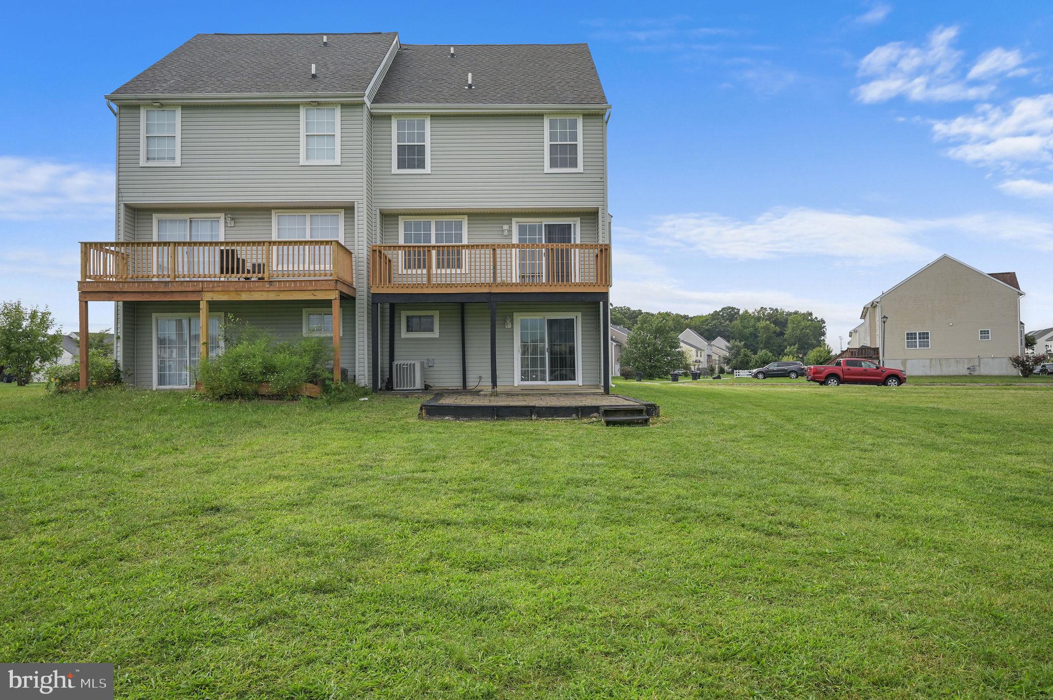 189 W SHELDRAKE CIRCLE