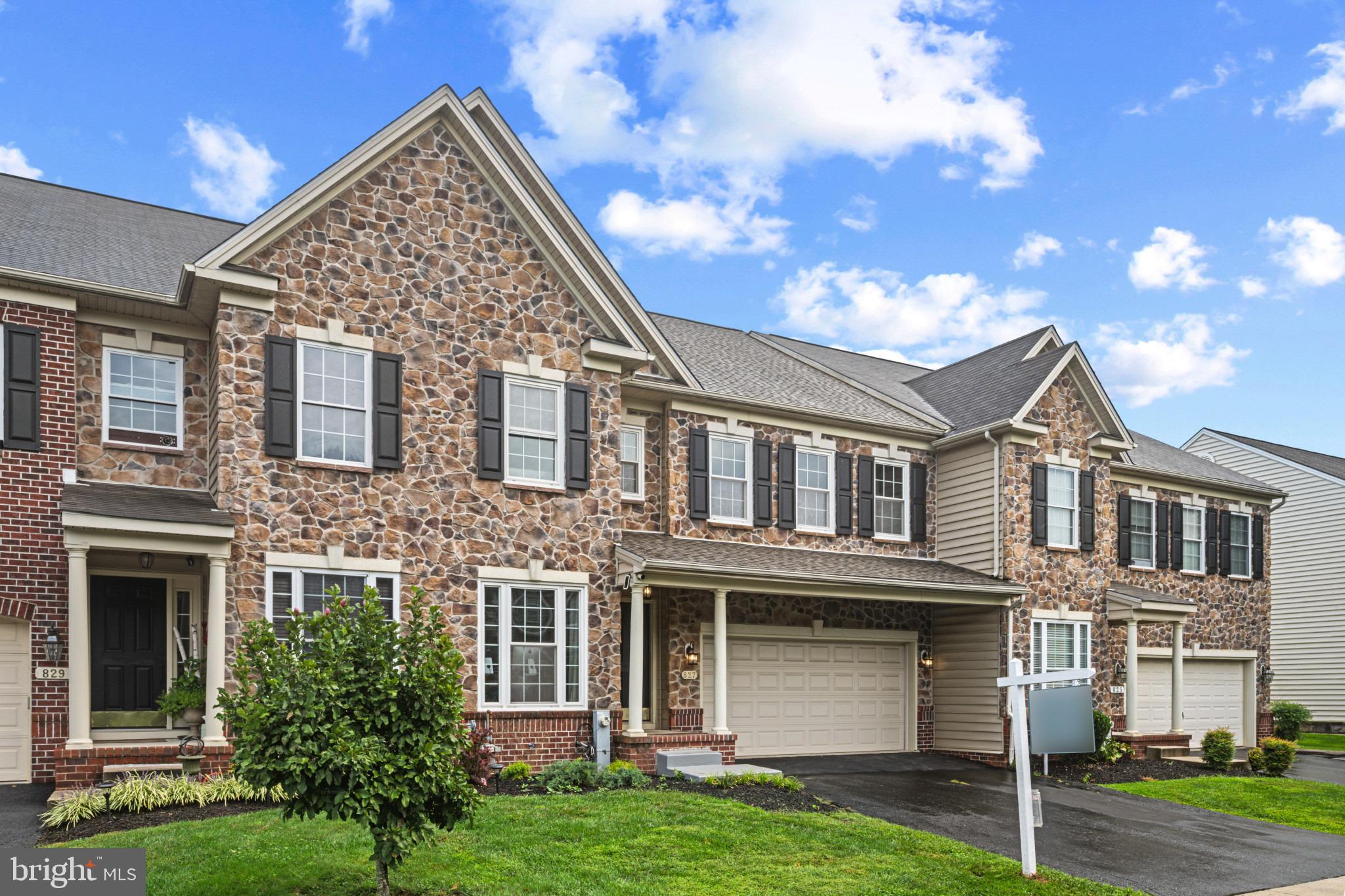 827 BRIDLE PATH