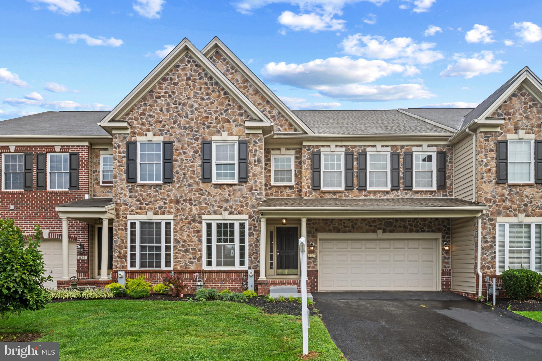 827 BRIDLE PATH