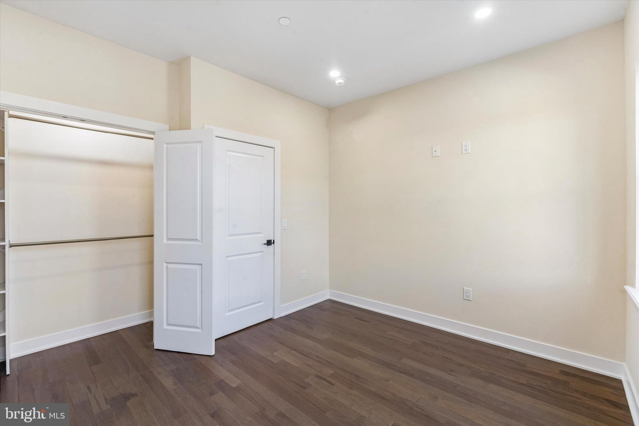 POINT BREEZE - Residential