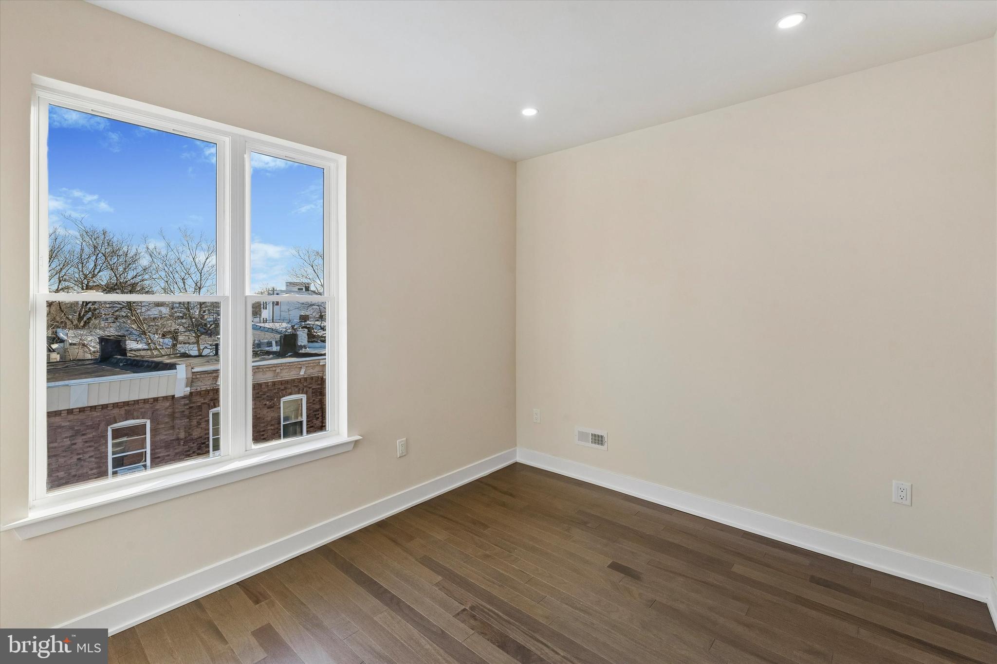 POINT BREEZE - Residential