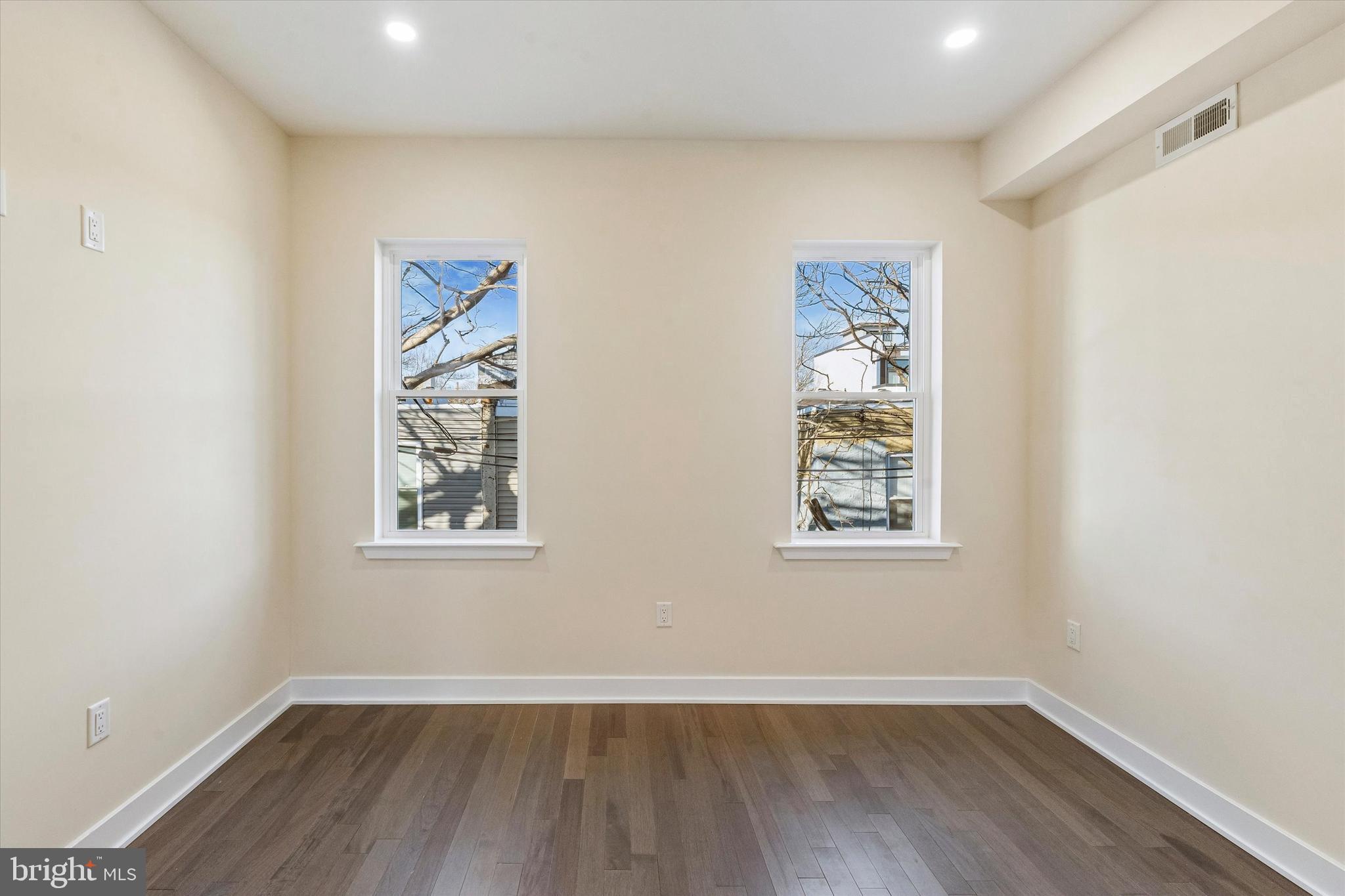 POINT BREEZE - Residential