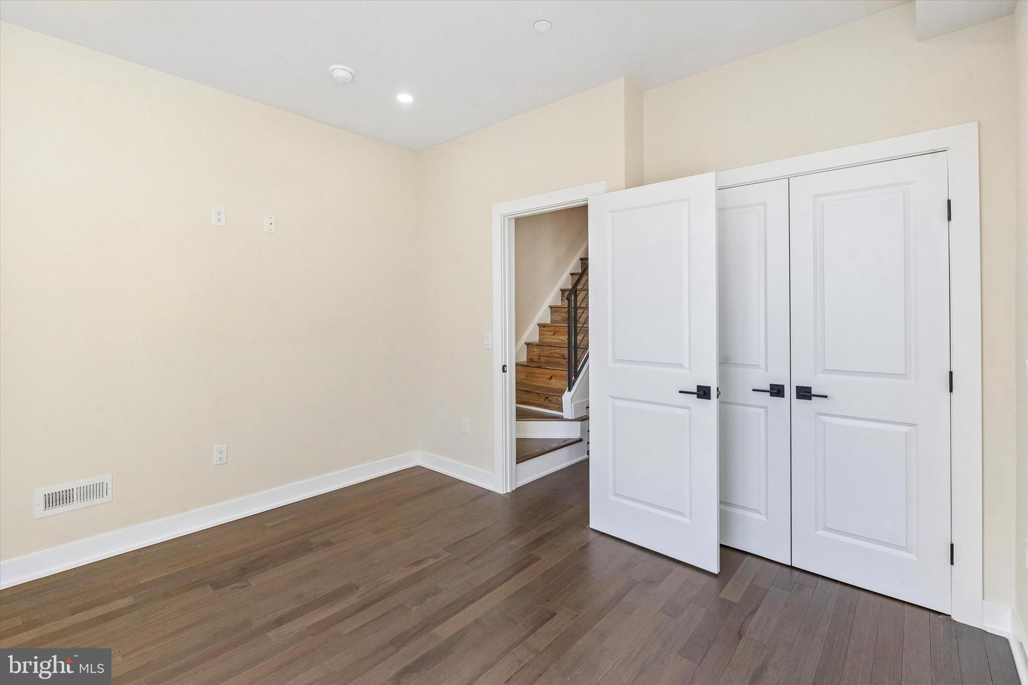 POINT BREEZE - Residential