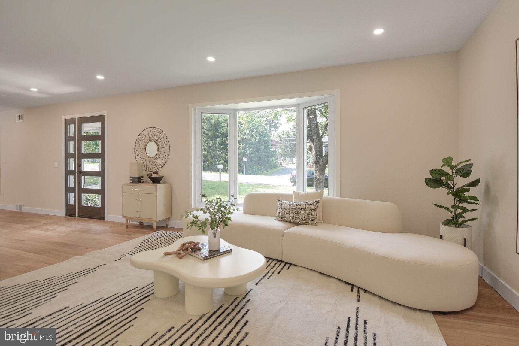 FOX HILLS - Residential