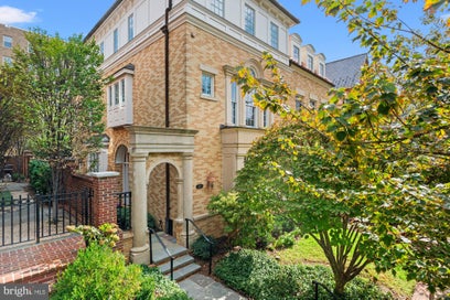 2995 38TH STREET NW WASHINGTON DC 20016