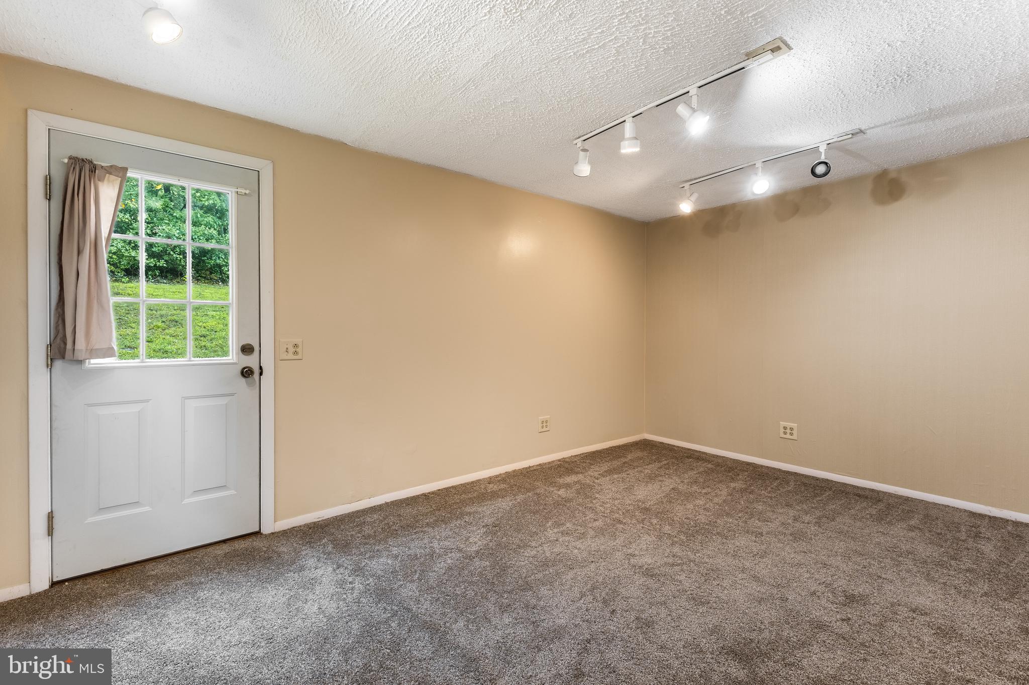 HOWARD - Residential