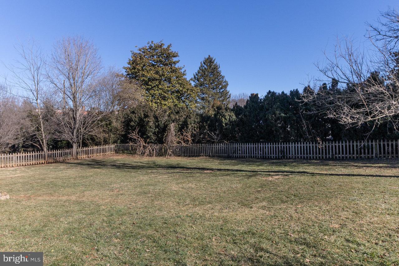 HAWKSBILL HEIGHTS - Residential