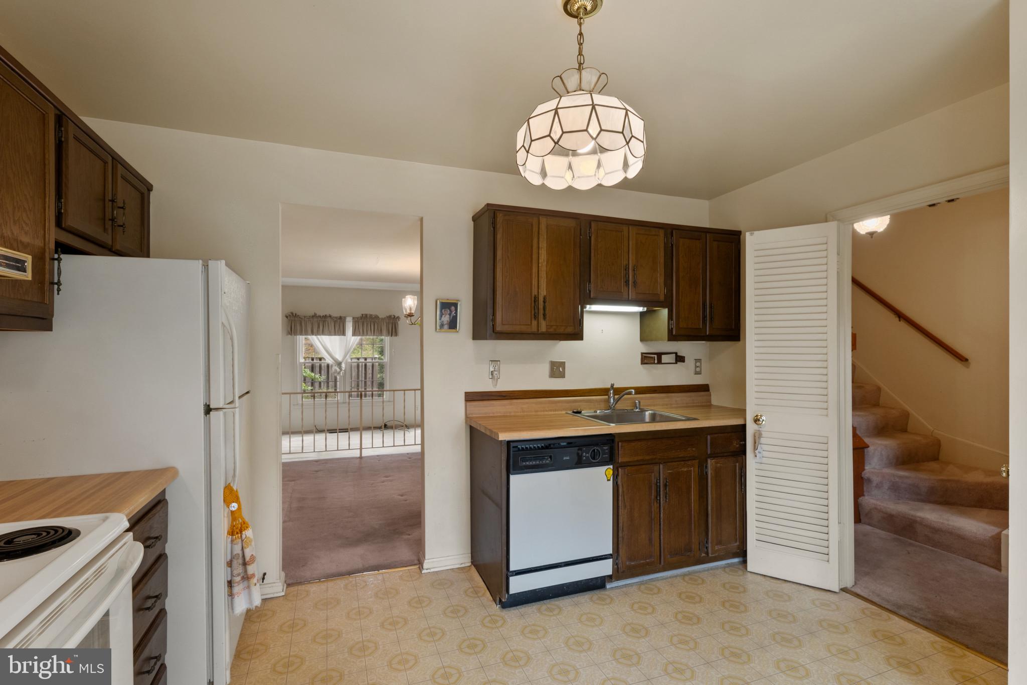 MONTGOMERY VILLAGE - Residential