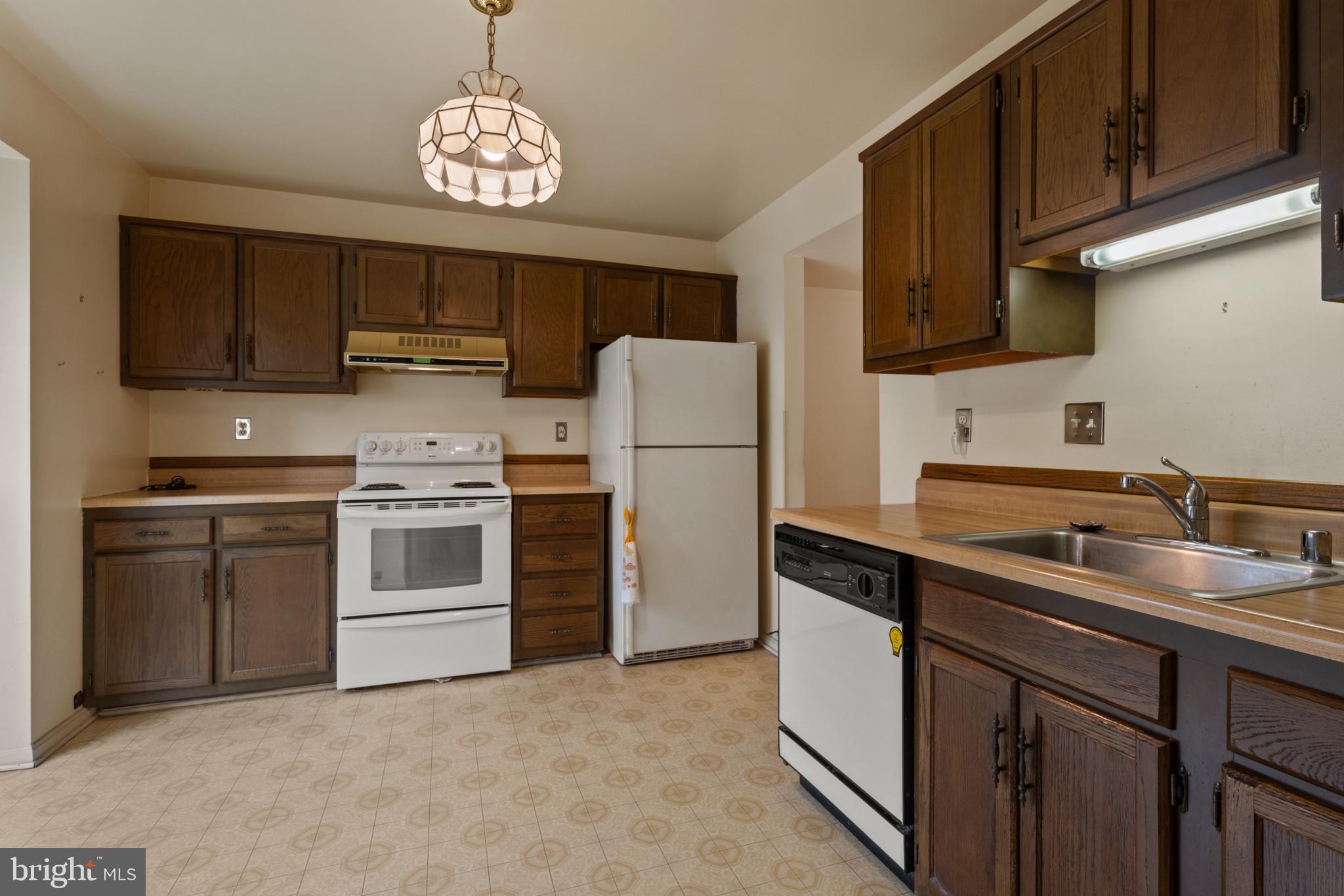 MONTGOMERY VILLAGE - Residential