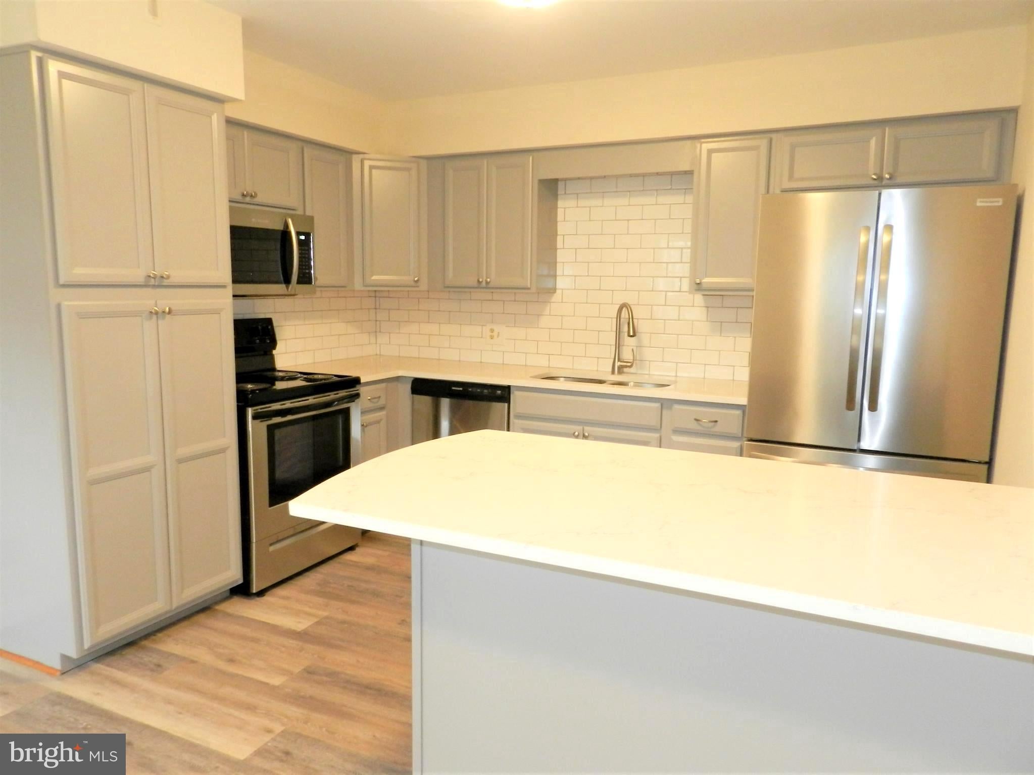 300 CLAIBORNE AVENUE 4