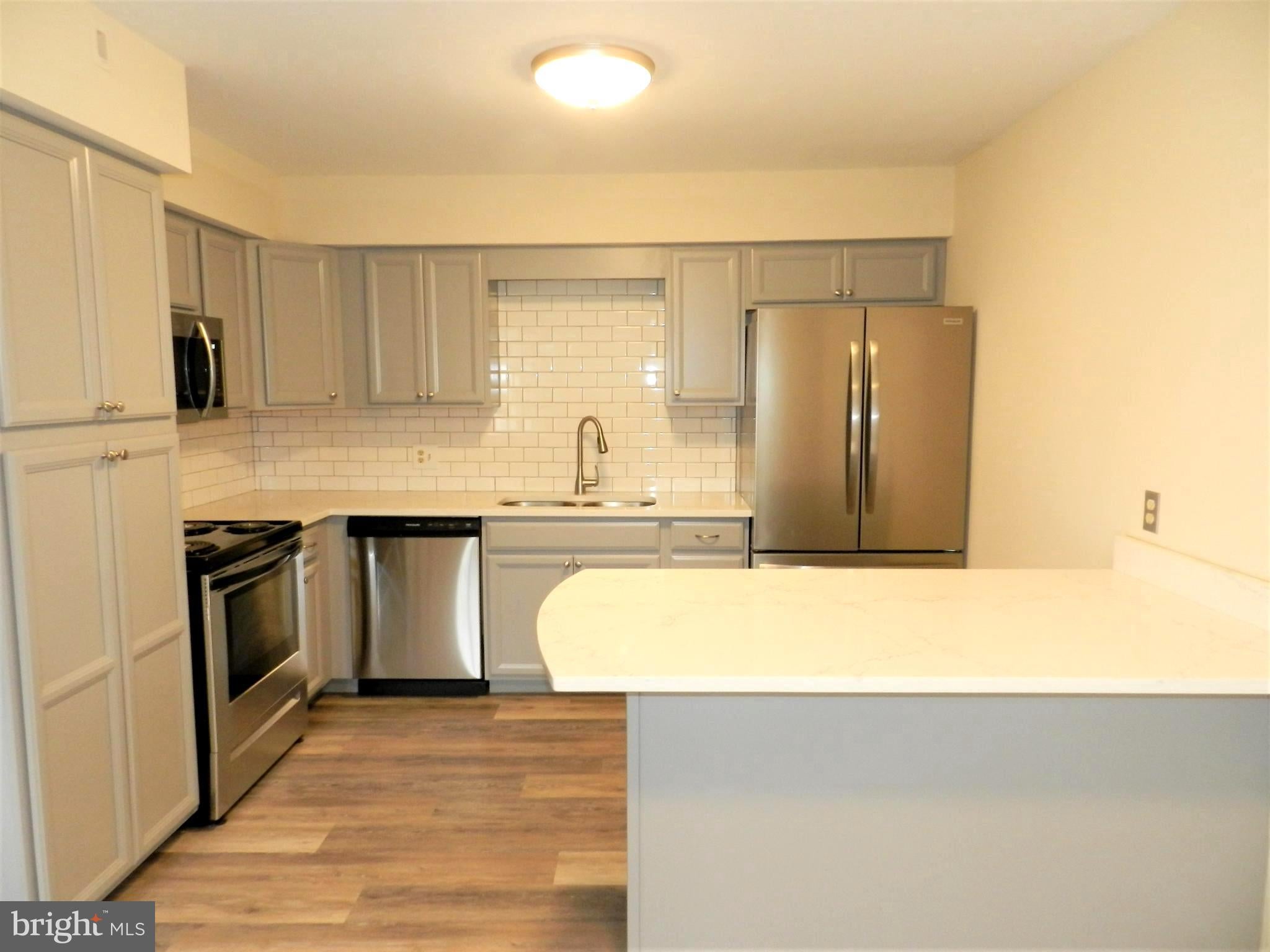 300 CLAIBORNE AVENUE 4
