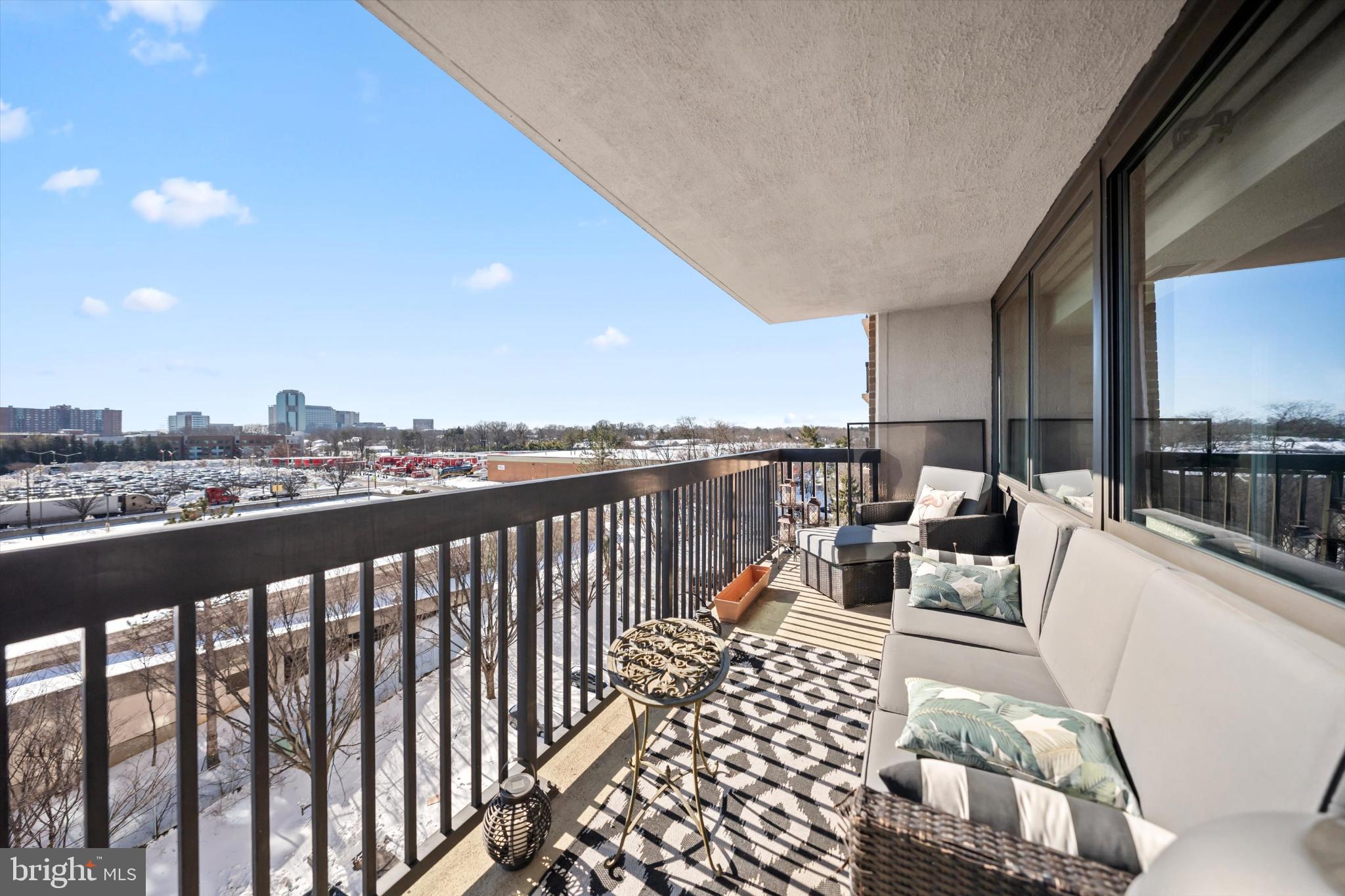 SKYLINE HOUSE - Residential