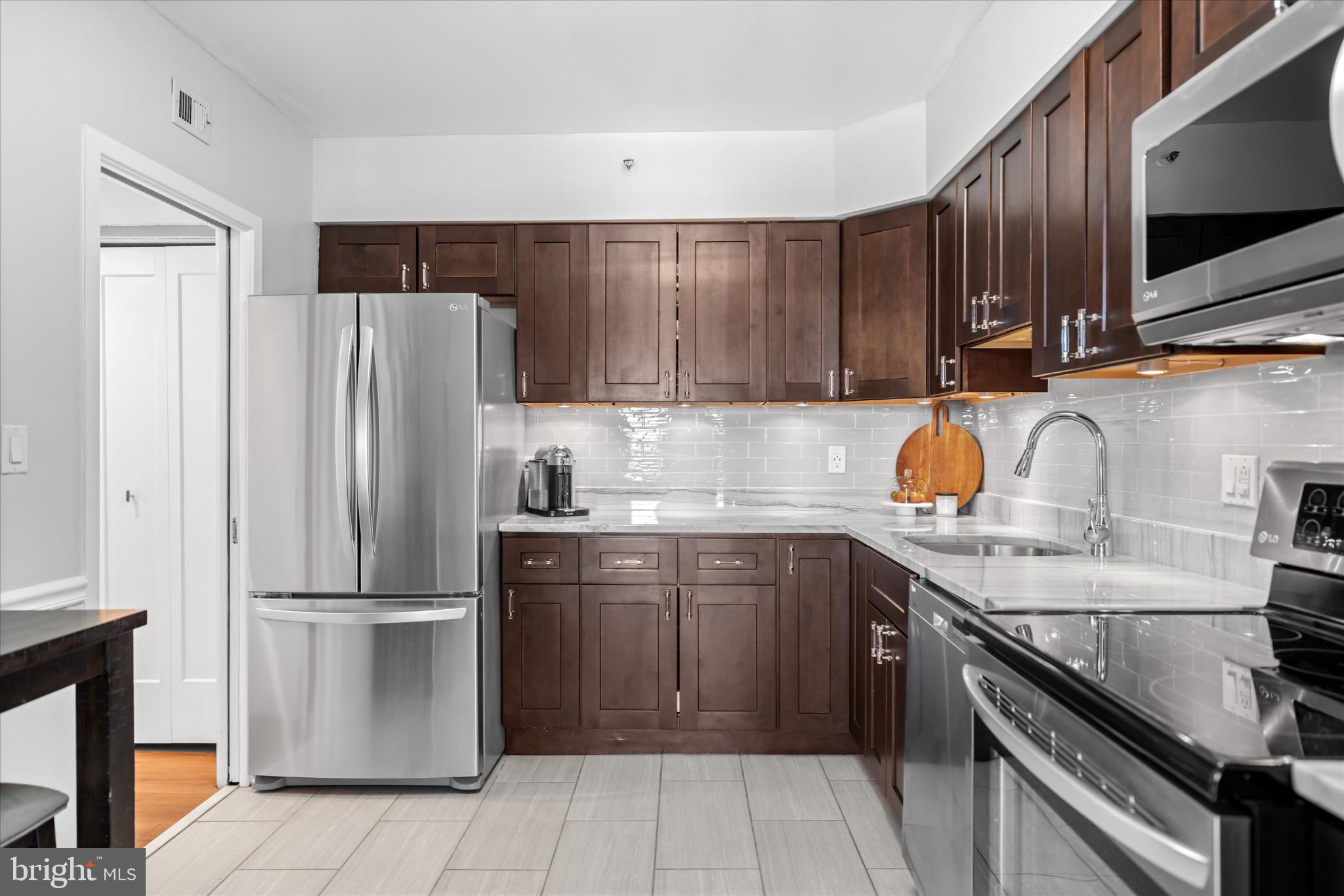 SKYLINE HOUSE - Residential