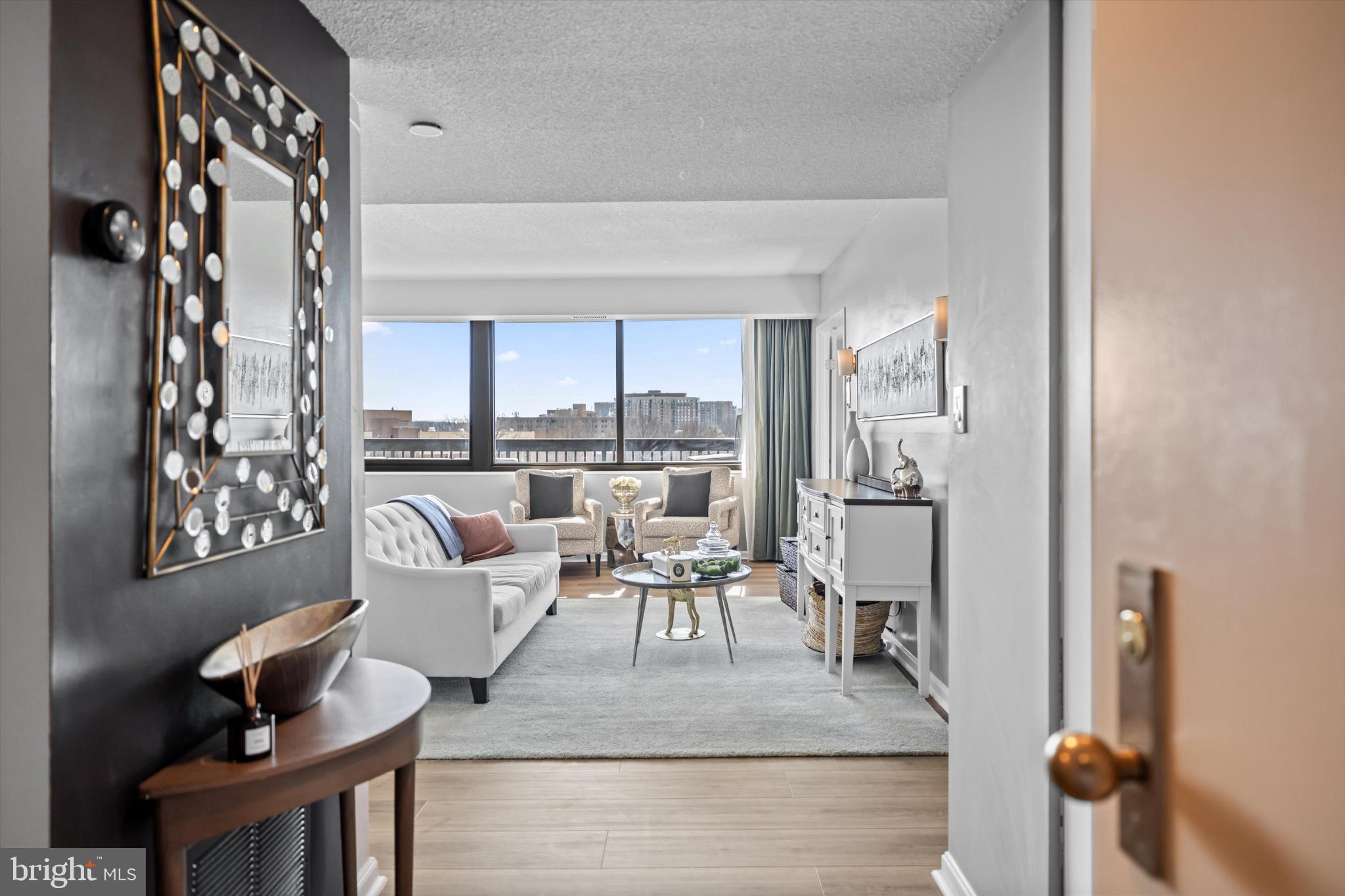 SKYLINE HOUSE - Residential