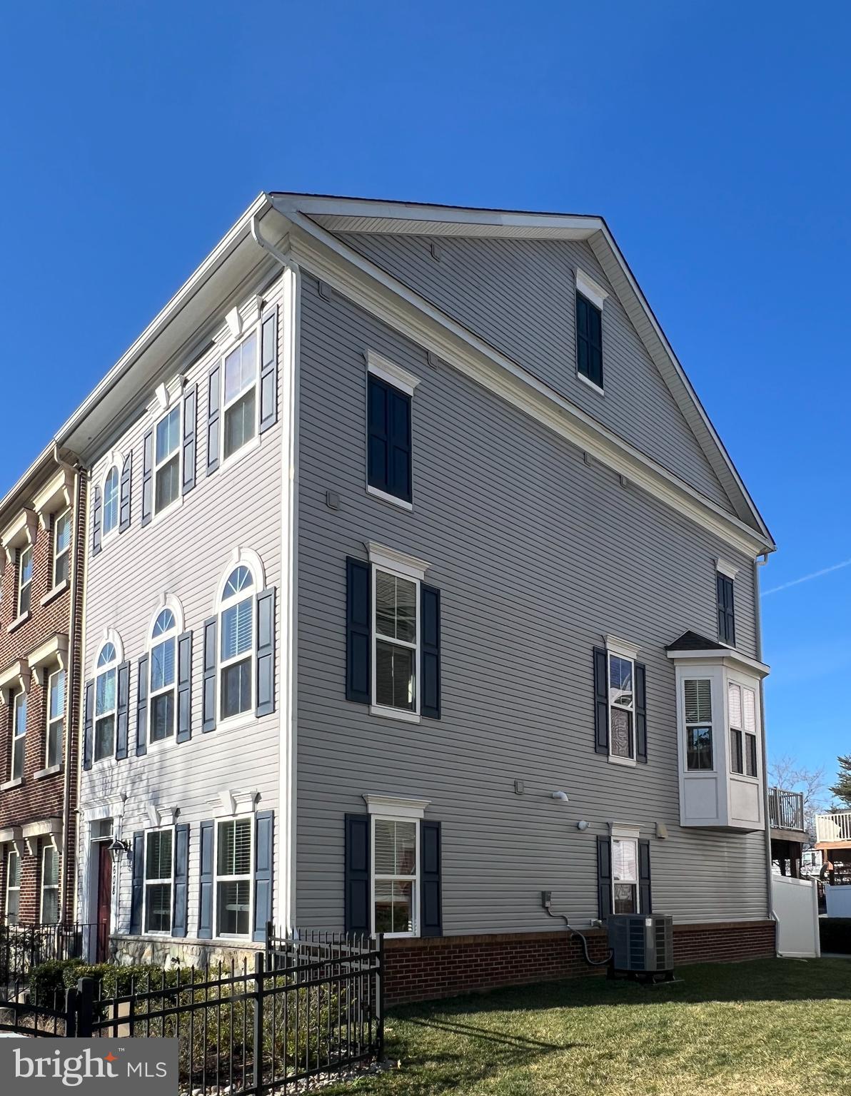 VILLAGE GREENS - Residential