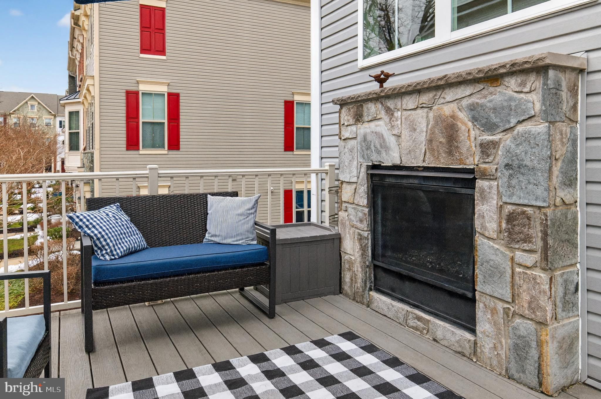 VILLAGE GREENS - Residential