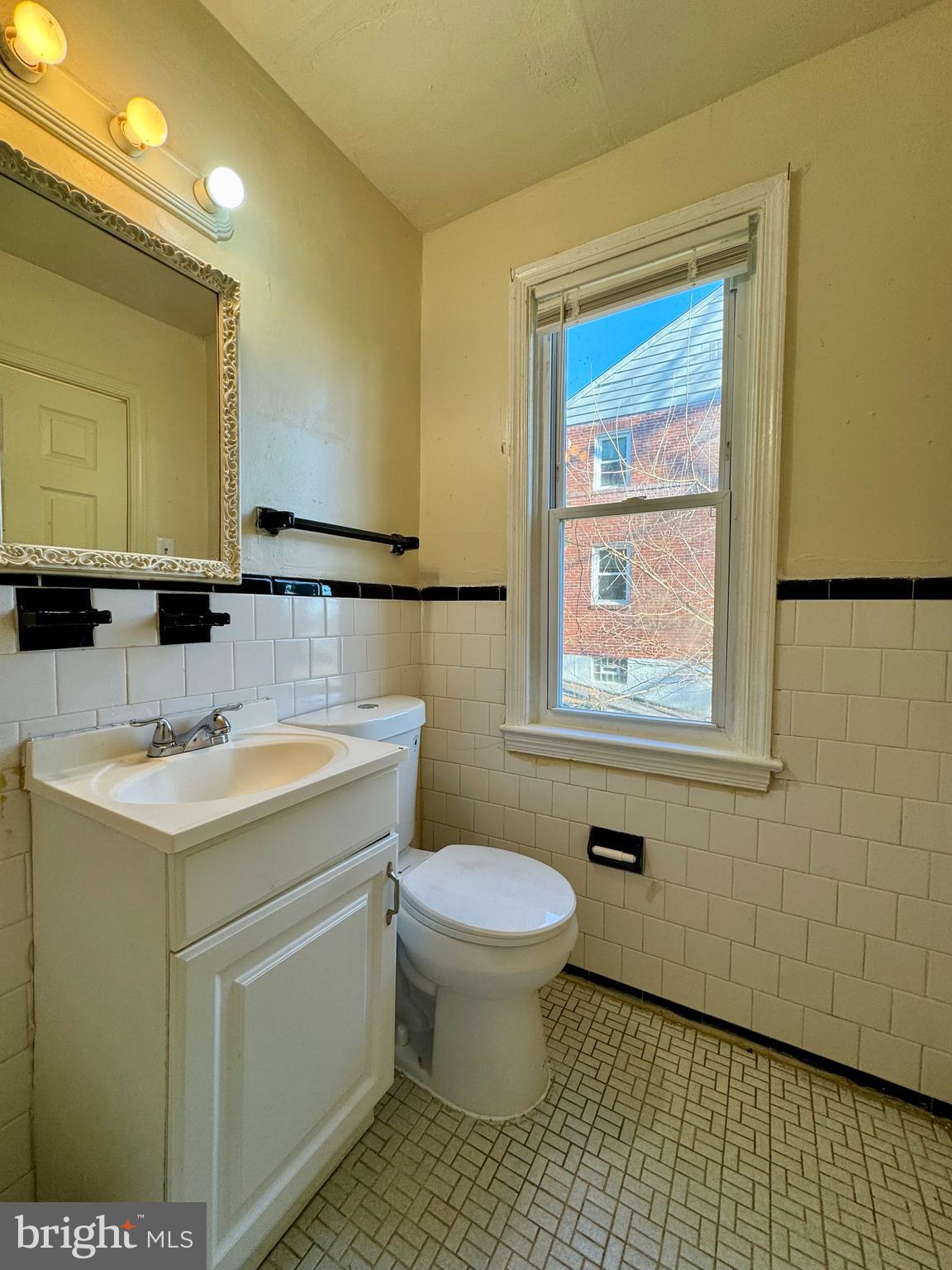 HAMILTON HILLS - Residential Lease