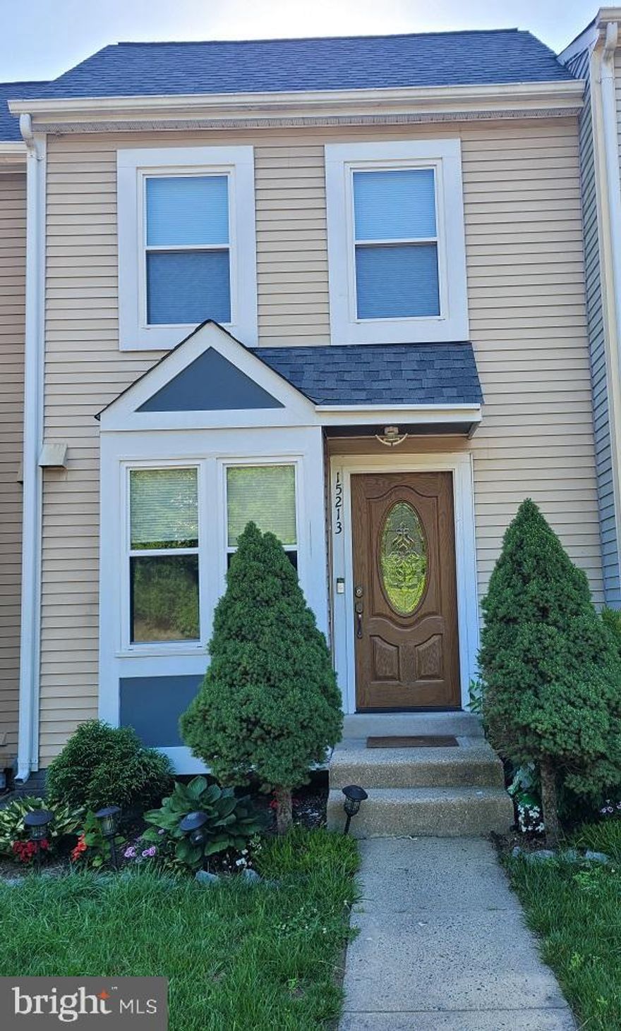 Great Int Town Home. 3- Level, 2 Bedrooms, 3.5 Baths. Freshly Painted. New lightning , New Hardwood Flooring , New Roof,  New HVAC system, New Kitchen Cabinets, Stainless Appliances, Refrigerator,  Range, Dishwasher, New lightning and more. Low HOA Fee. 2 Assigned Parking Spaces.  Basement is finished and it can be used as 3rd bedroom if need it walk out level.  It won't last.