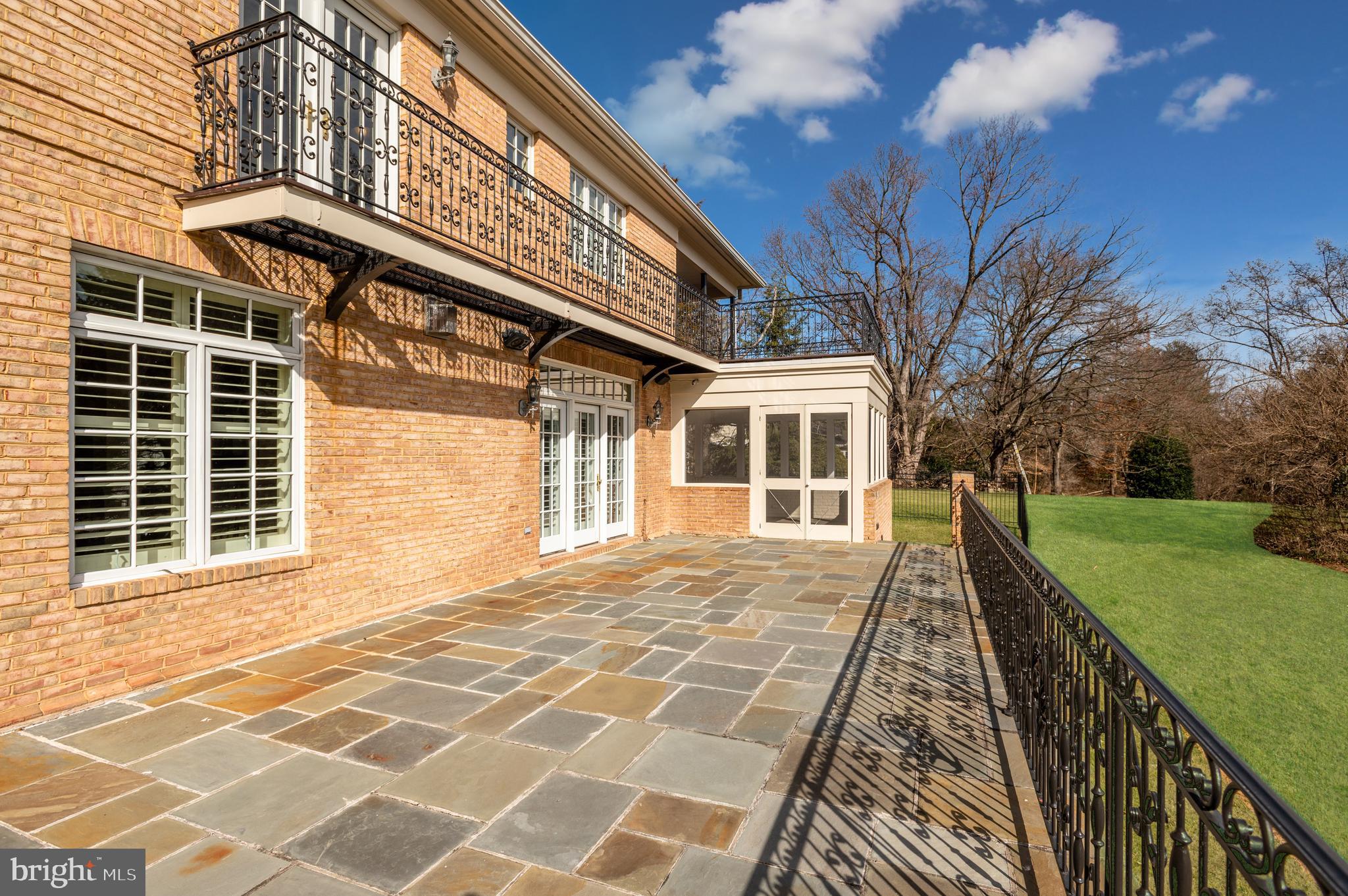 SALONA VILLAGE - Residential