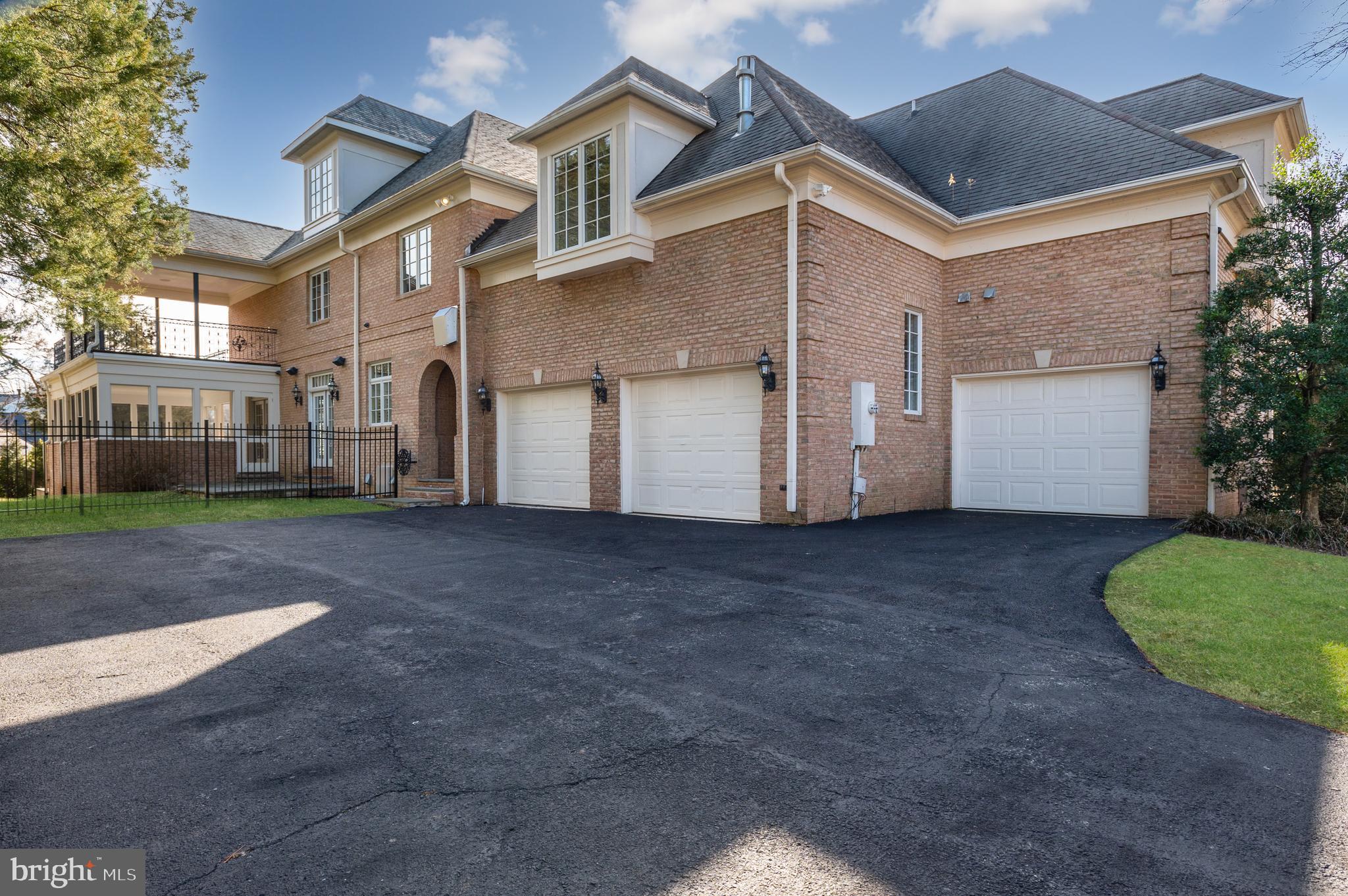 SALONA VILLAGE - Residential