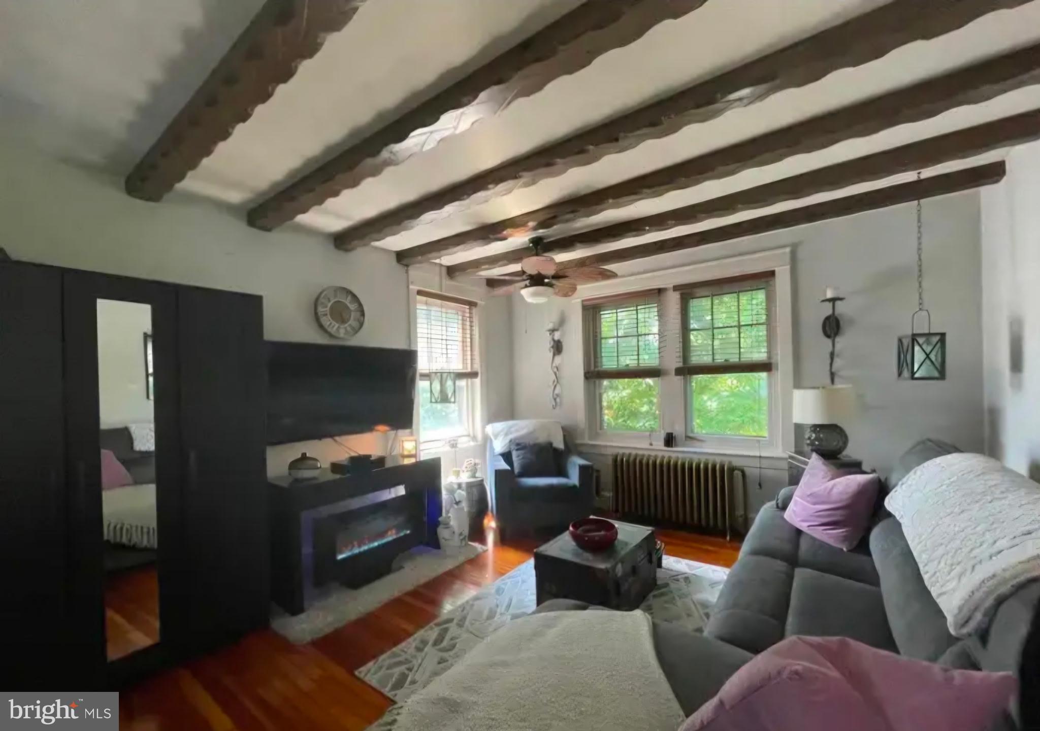 ROXBOROUGH - Residential