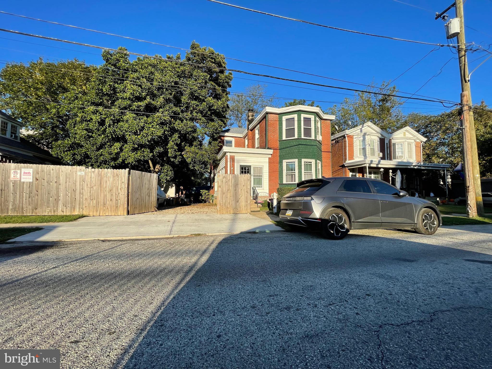 ROXBOROUGH - Residential