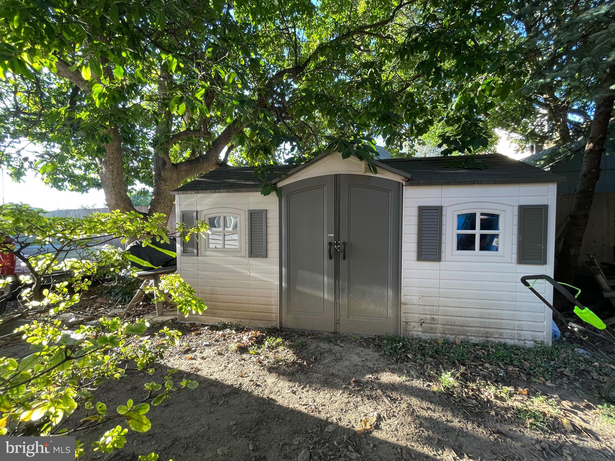 ROXBOROUGH - Residential