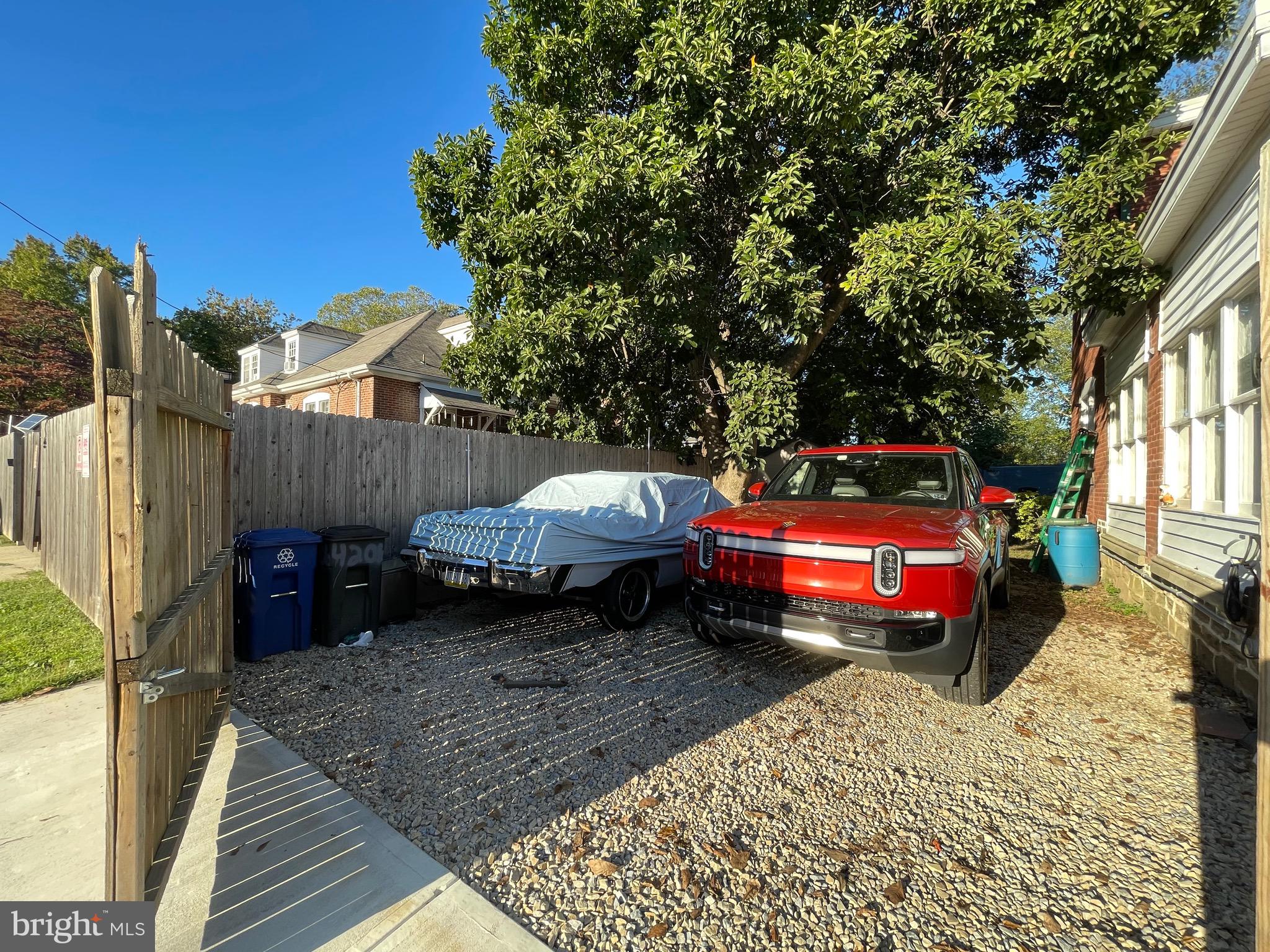 ROXBOROUGH - Residential