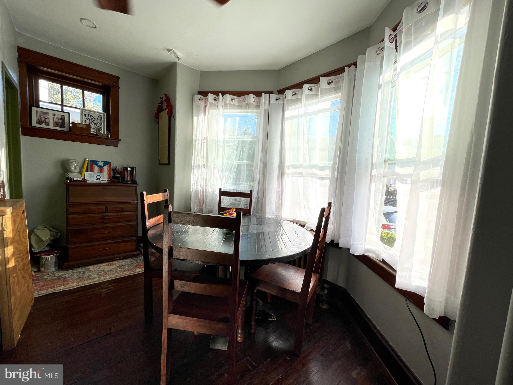 ROXBOROUGH - Residential