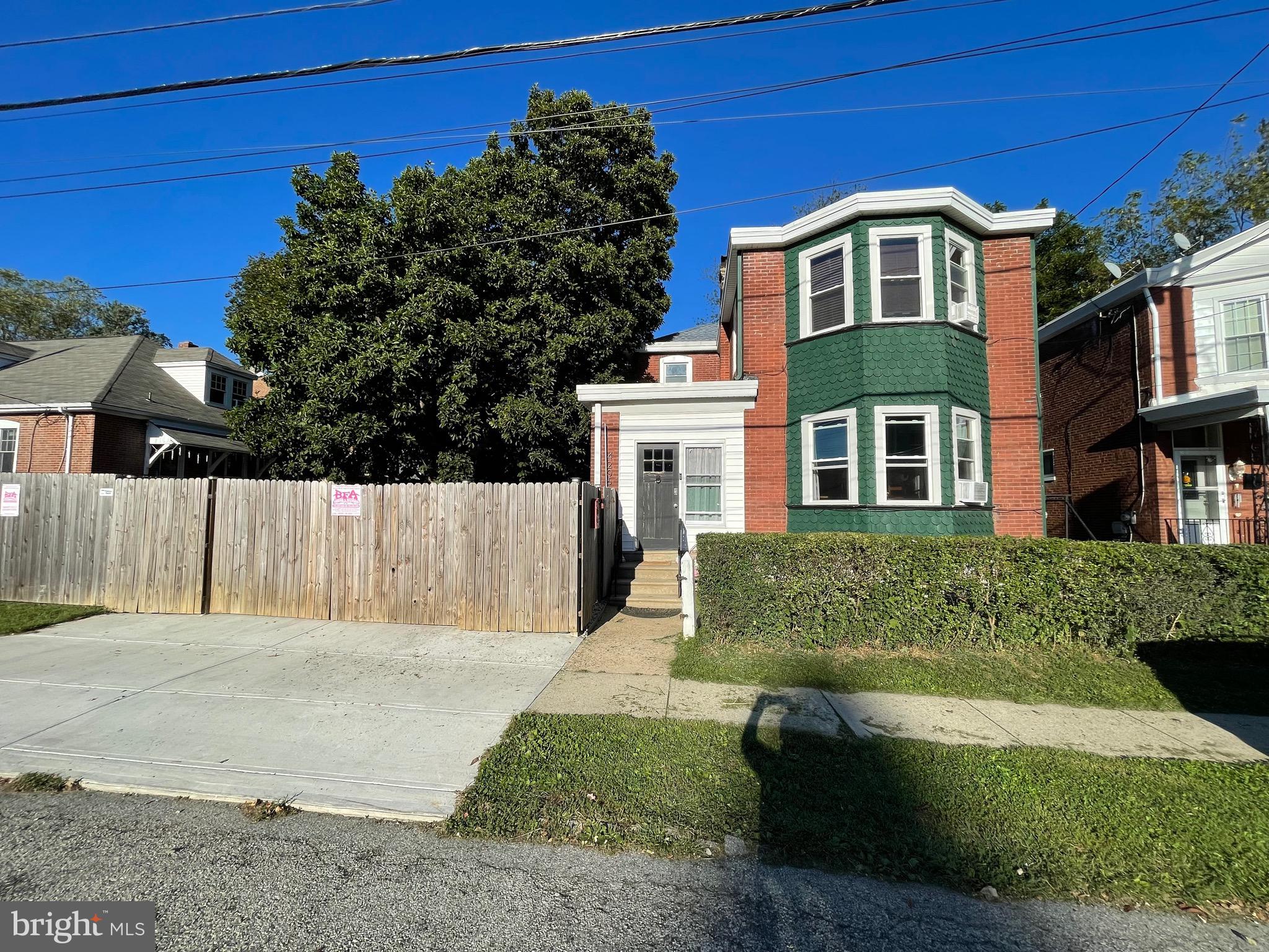 ROXBOROUGH - Residential