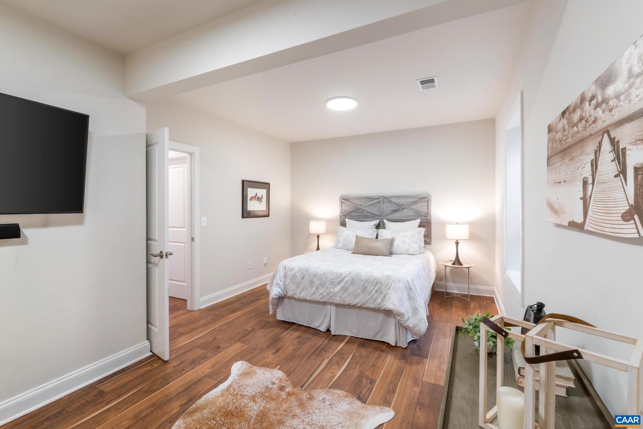 1003 STONEHENGE AVE EXT