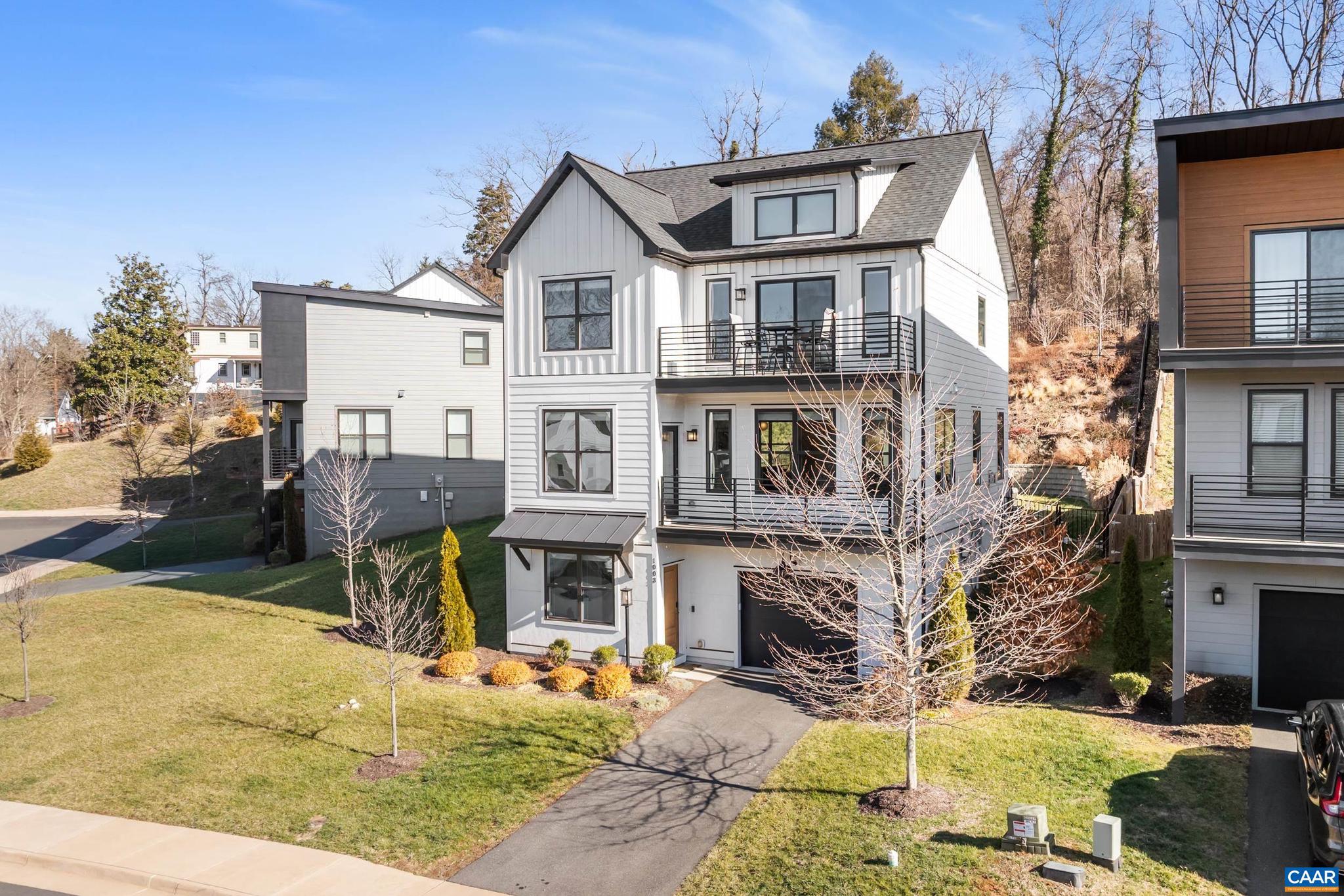 1003 STONEHENGE AVE EXT