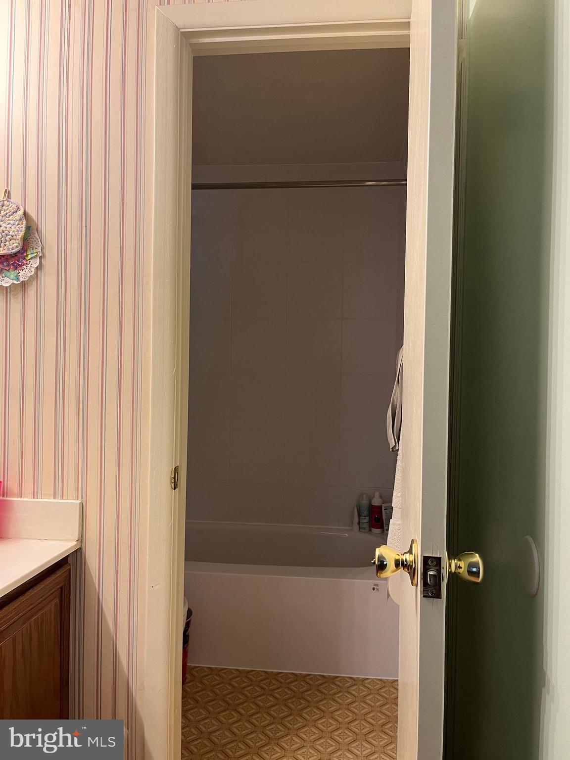 LEISHEAR VILLAGE - Residential