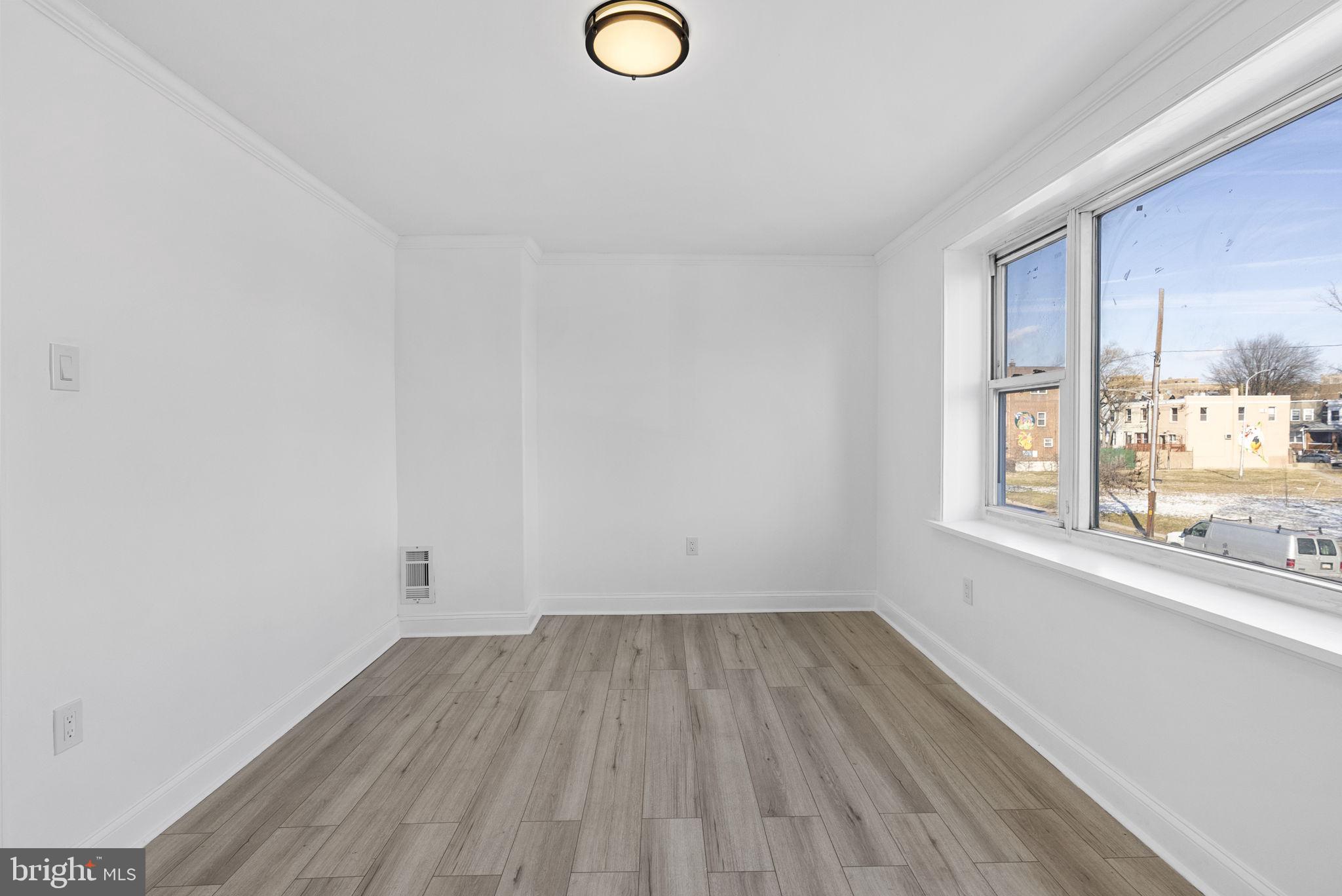 ELMWOOD PARK - Residential