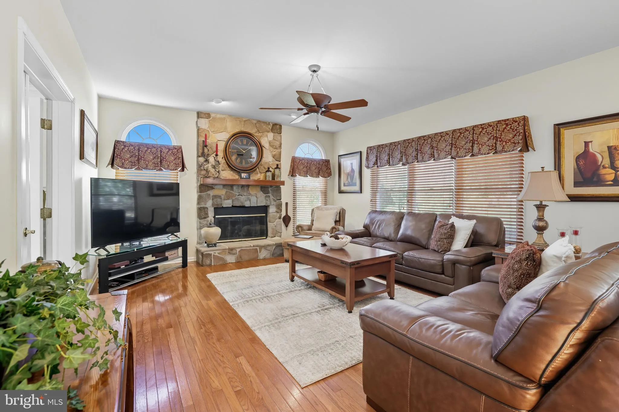 Jamison, Pennsylvania 18929, United States, 4 Bedrooms Bedrooms, ,3 BathroomsBathrooms,Residential,Active,205617