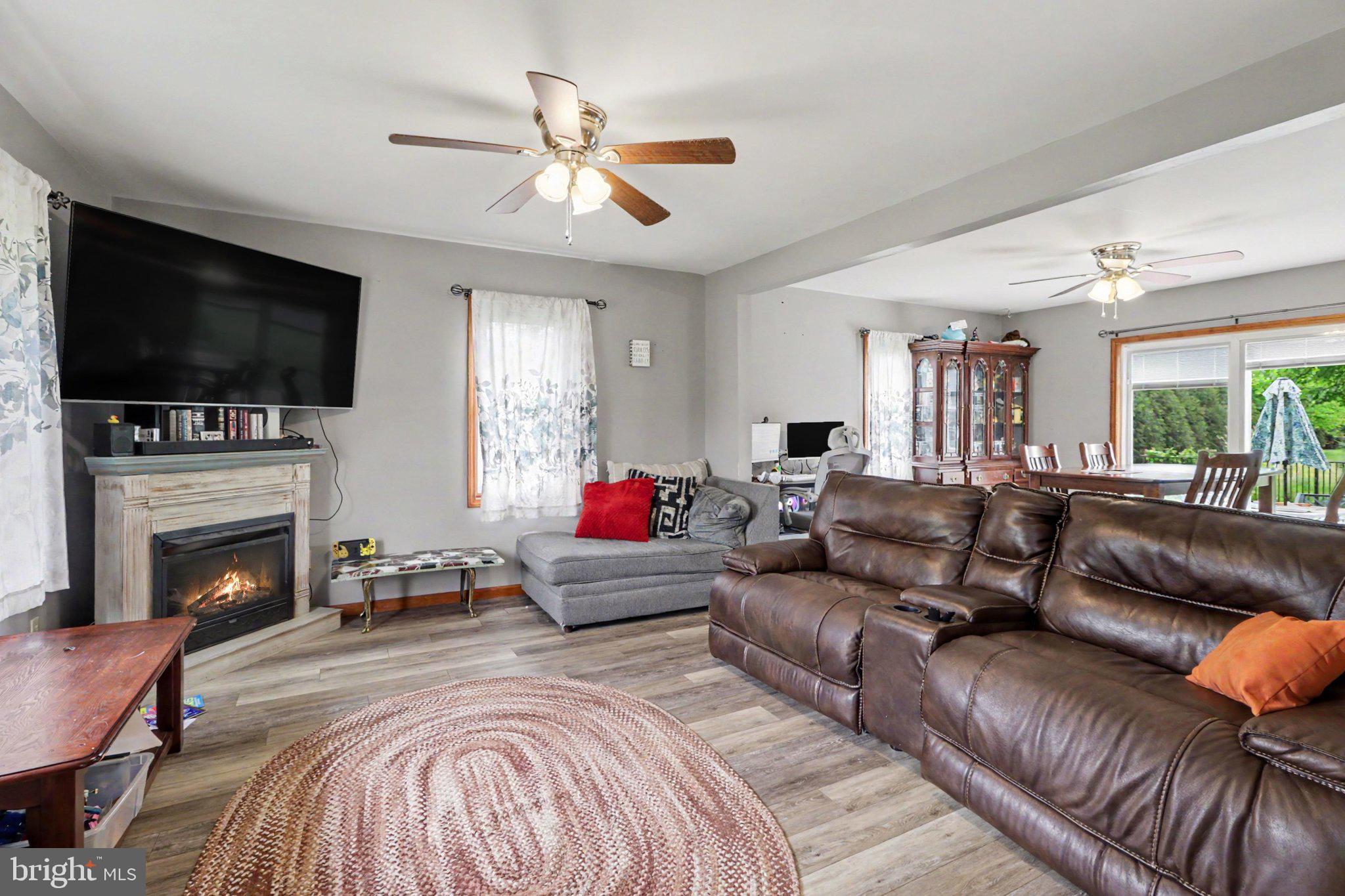 3750 MANOR LANE