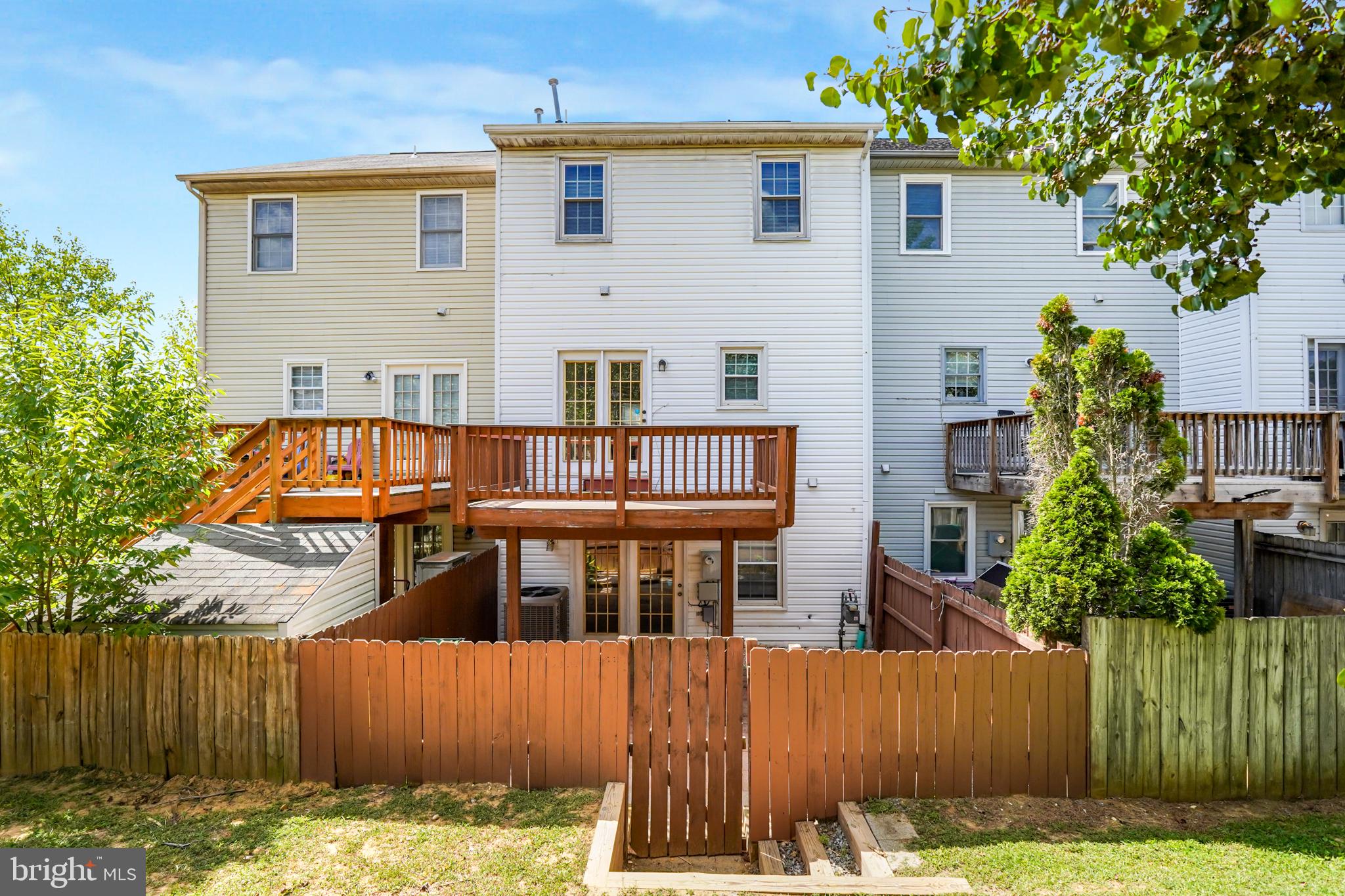 302 BARRIE PLACE