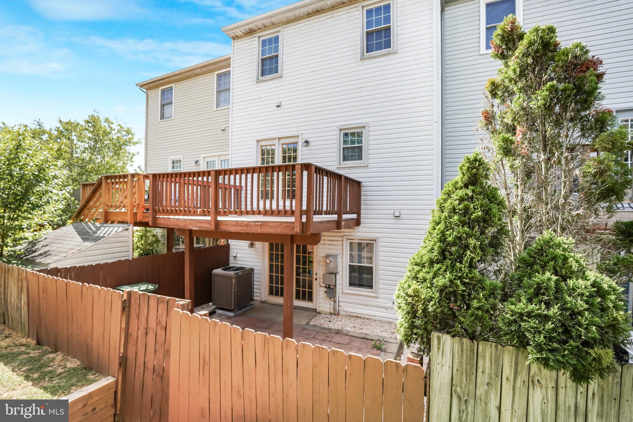 302 BARRIE PLACE