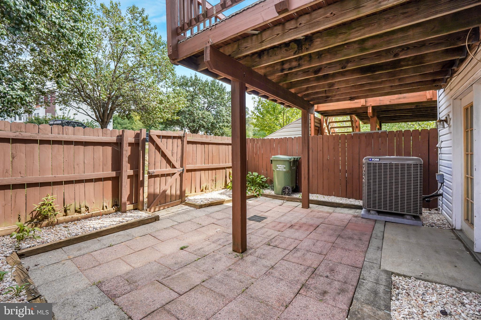 302 BARRIE PLACE