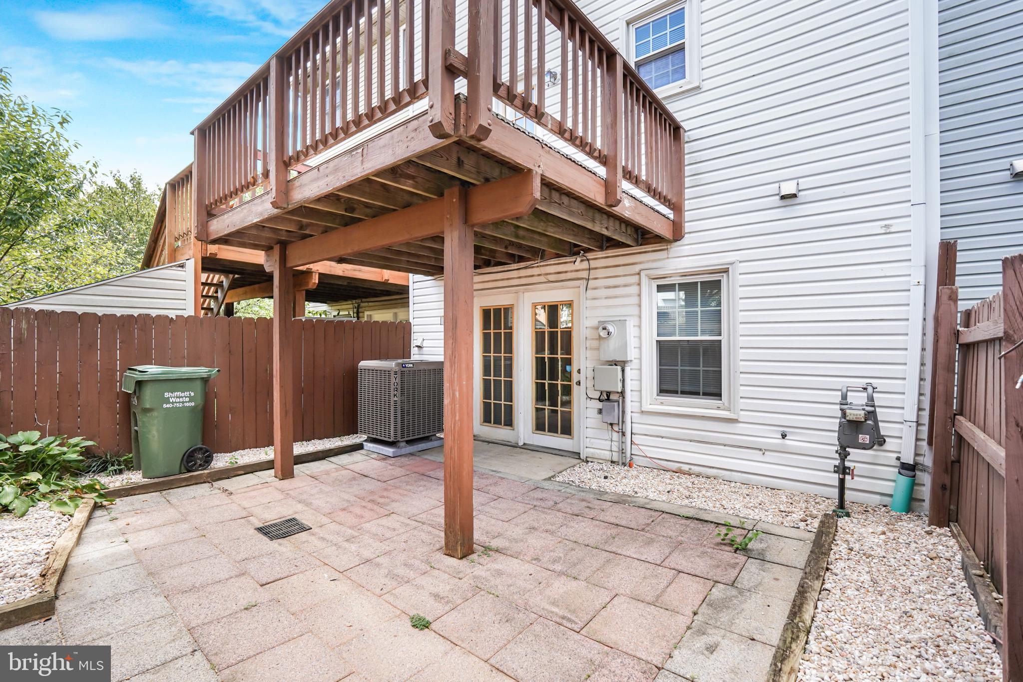 302 BARRIE PLACE