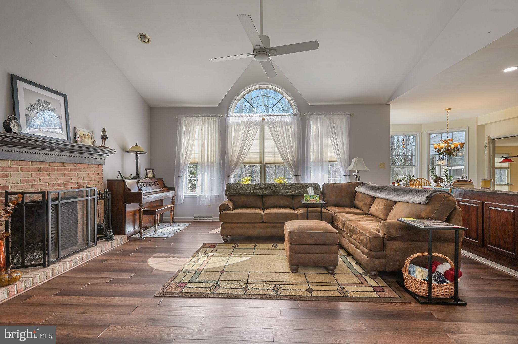 FOX HALL WEST - Residential