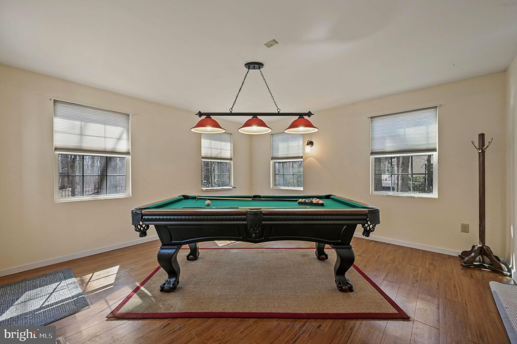 FOX HALL WEST - Residential